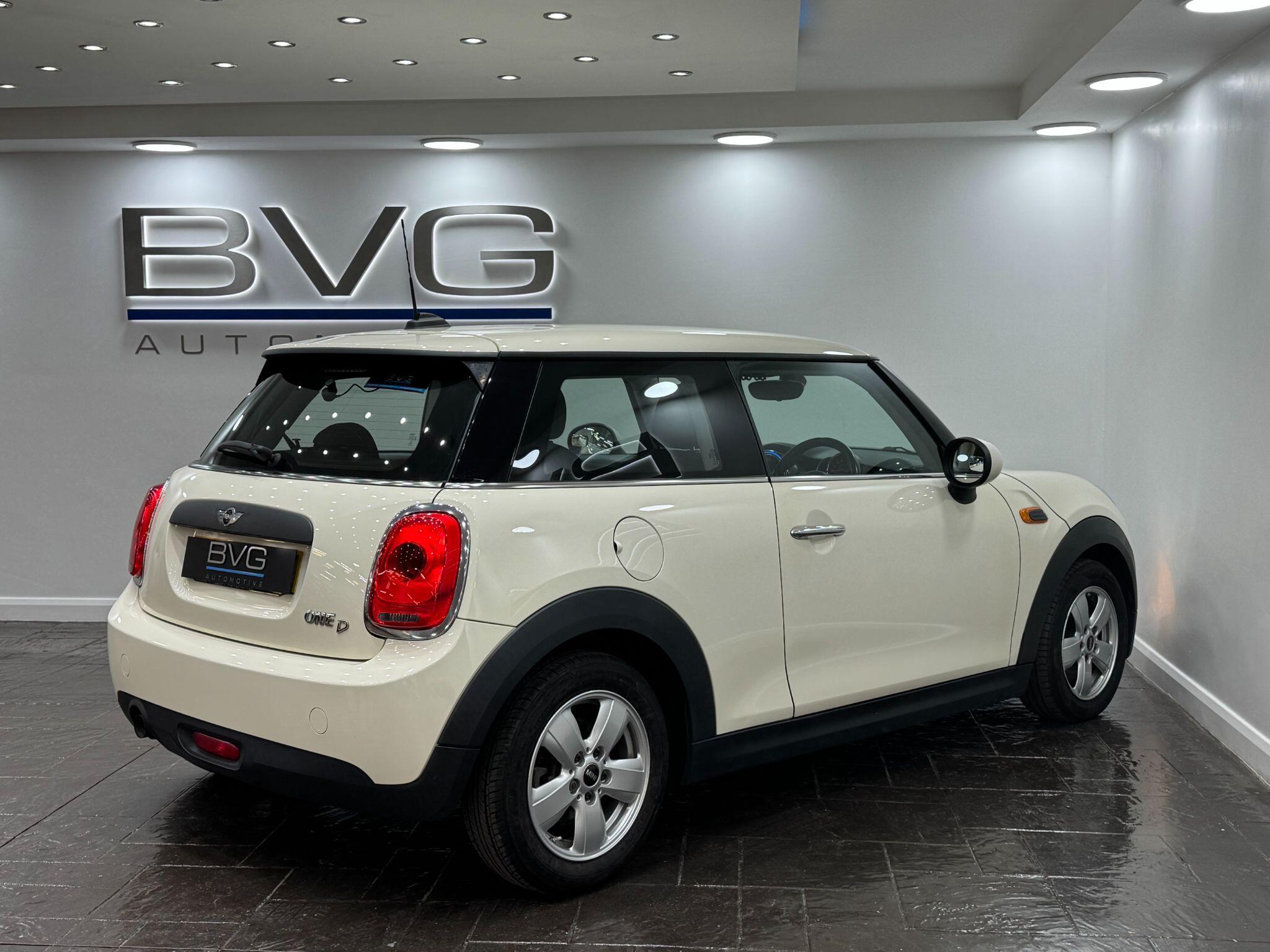 Mini Hatch view 11