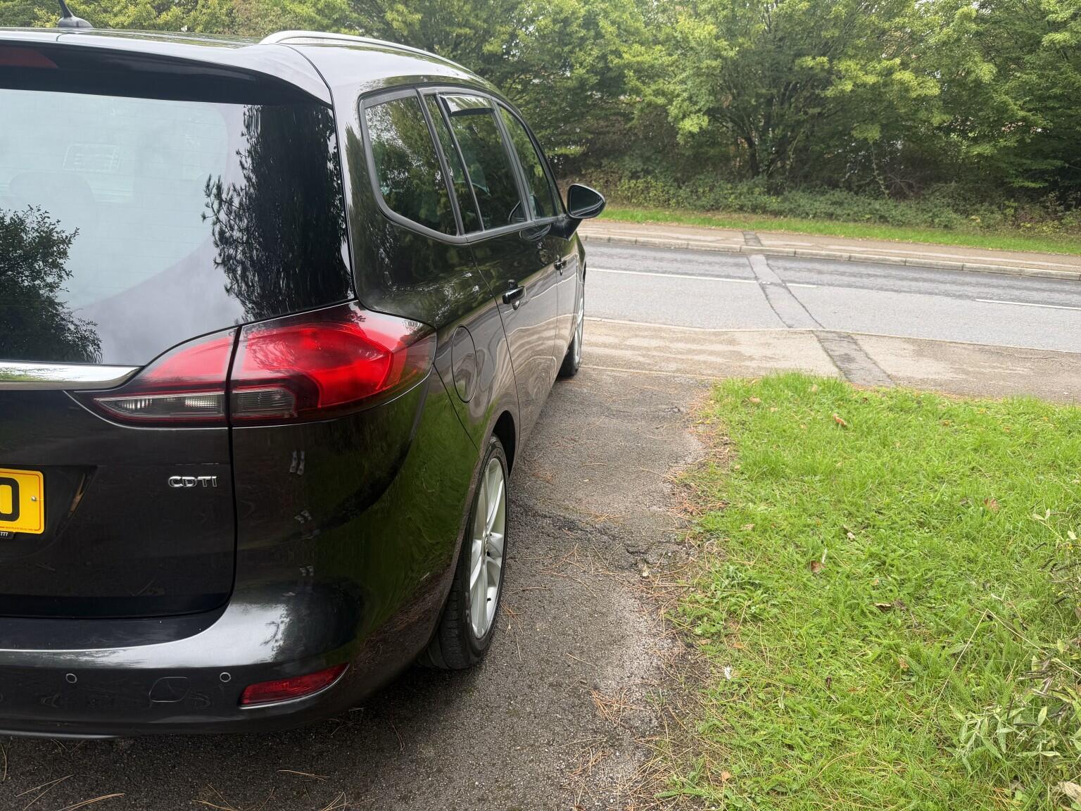 Vauxhall Zafira Tourer view 7