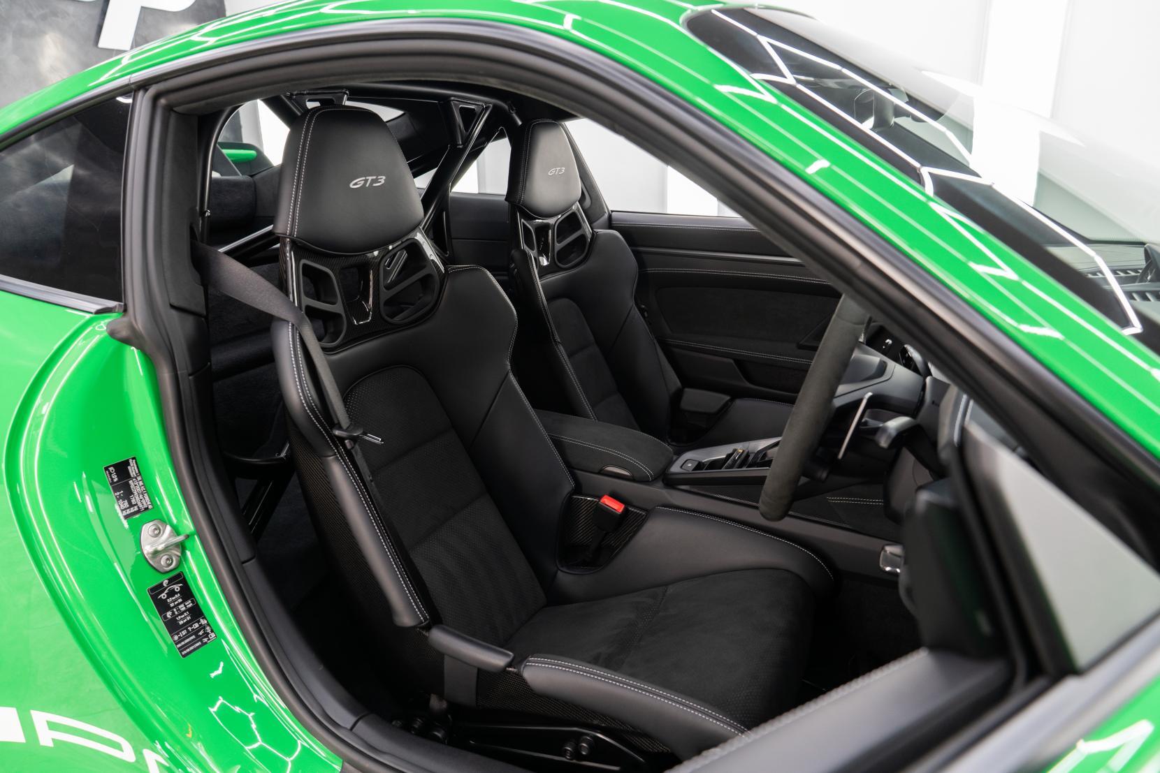 Porsche 911 view 10