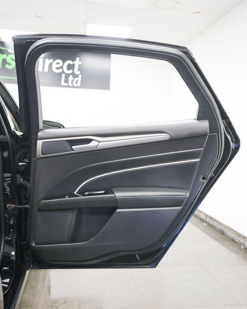 Ford Mondeo view 16