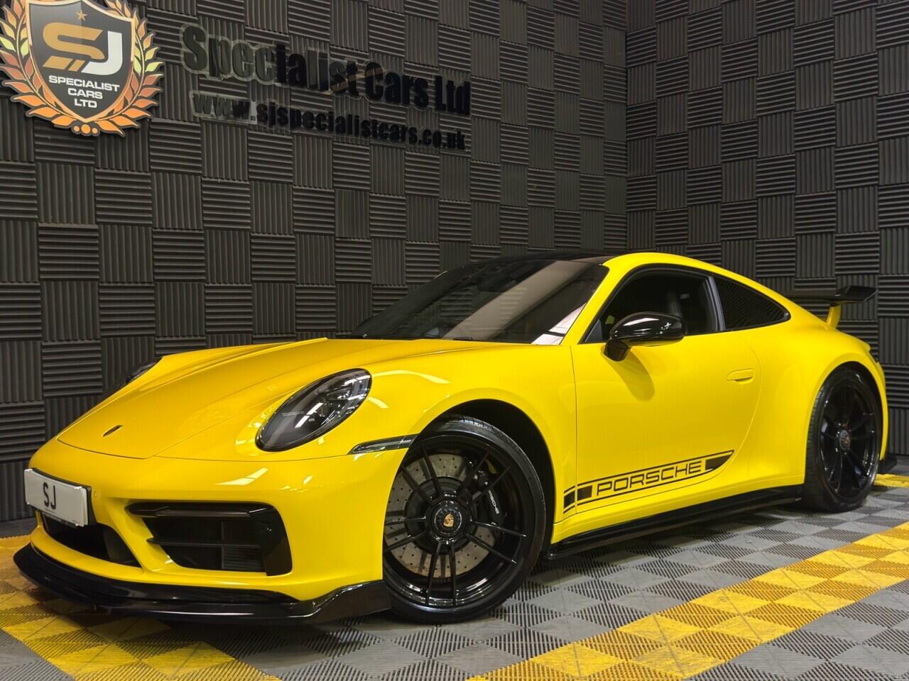 Porsche 911 view 32
