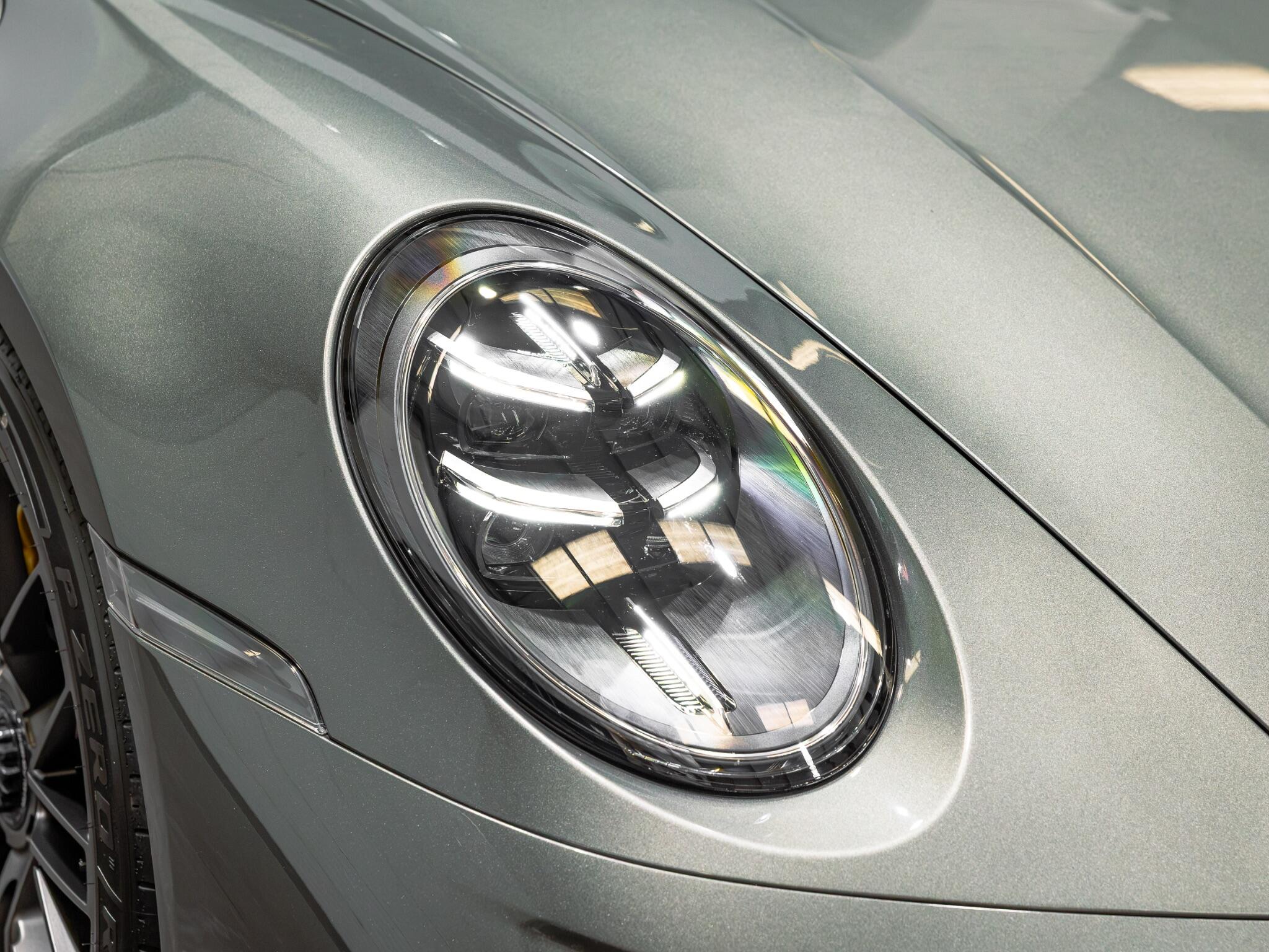 Porsche 911 view 15