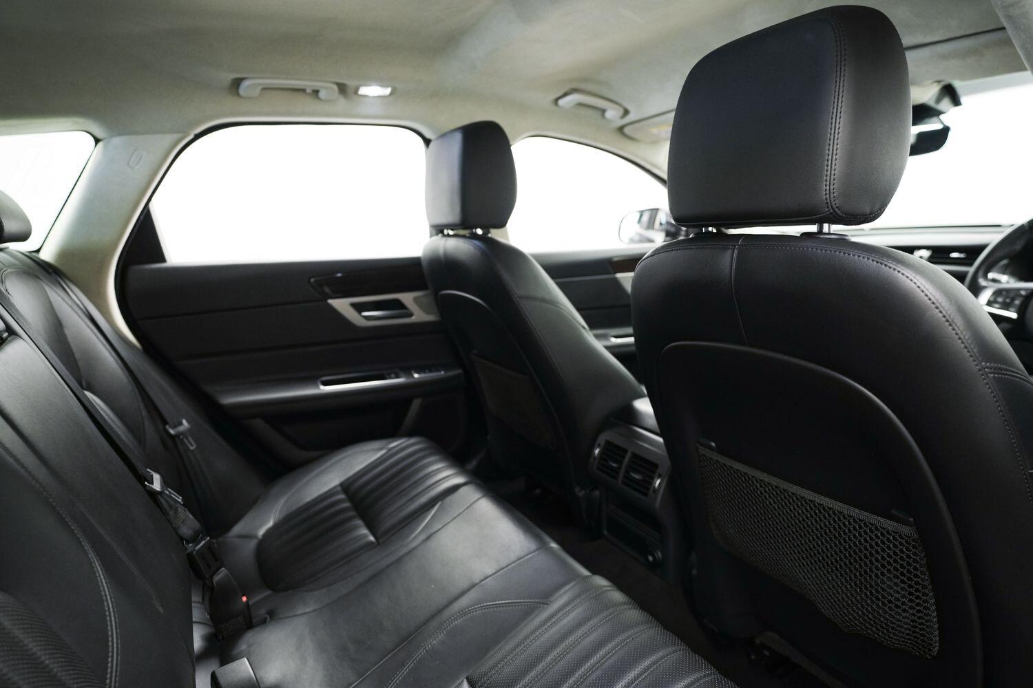 Jaguar XF view 16