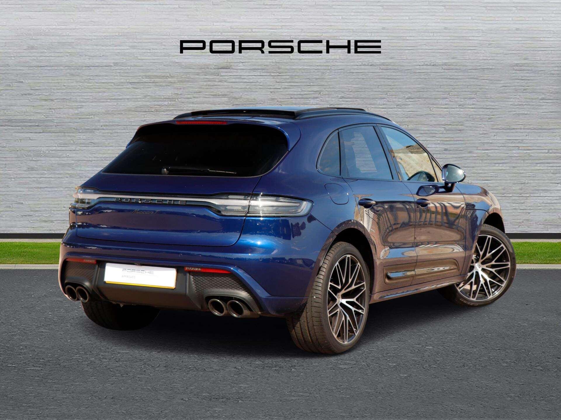 Porsche Macan view 3