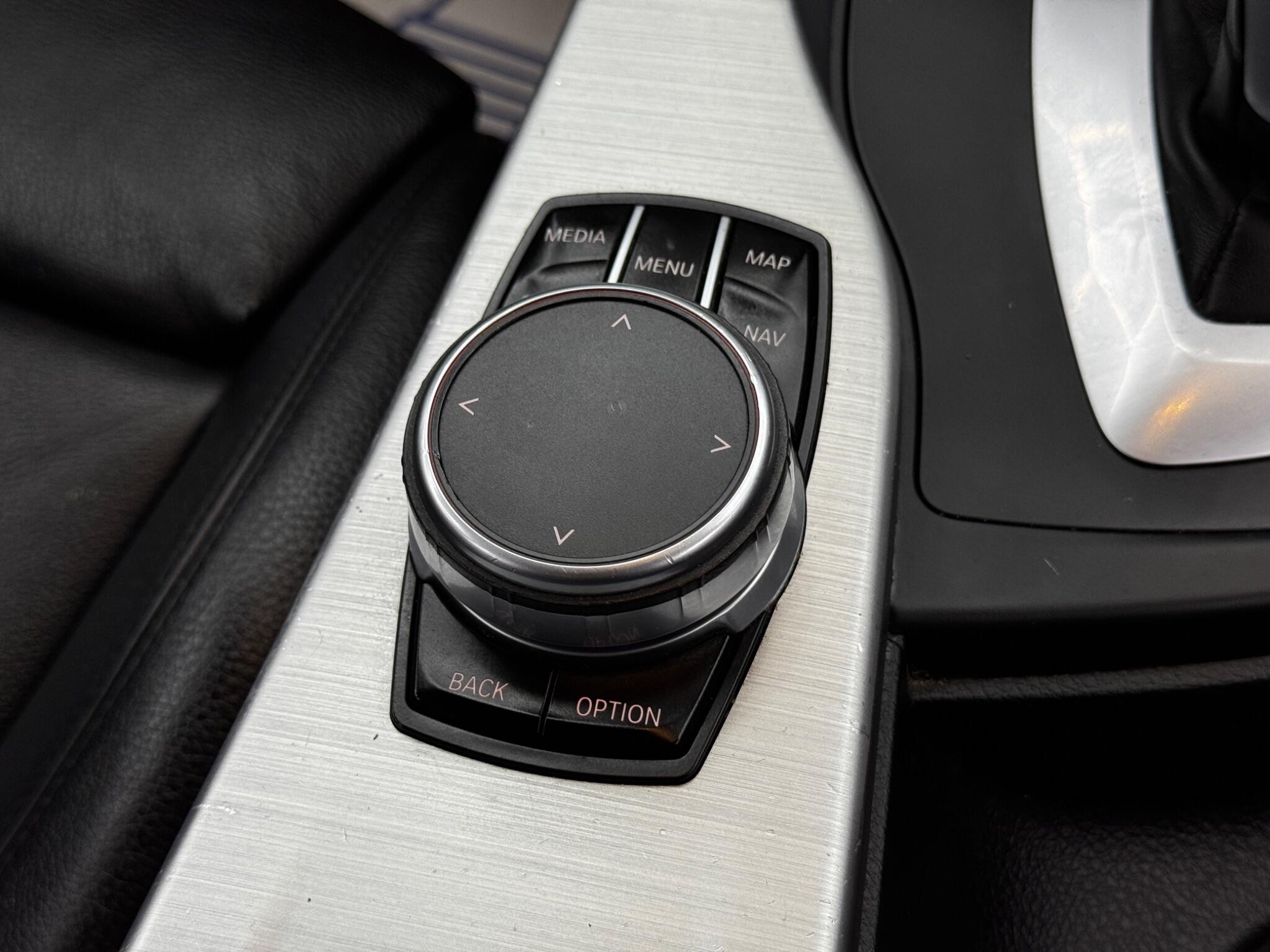 BMW 3 Series view 24