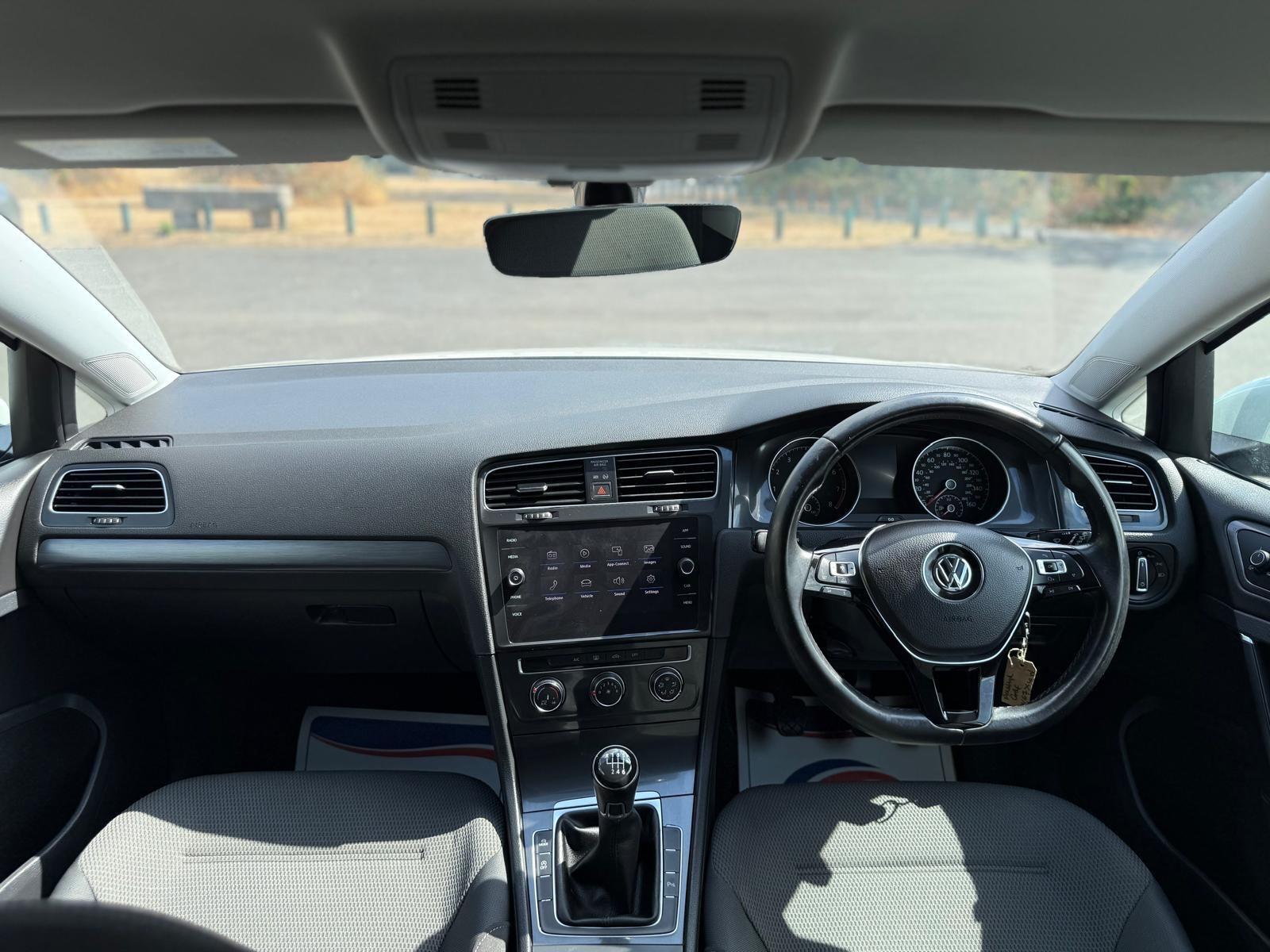 Volkswagen Golf view 18