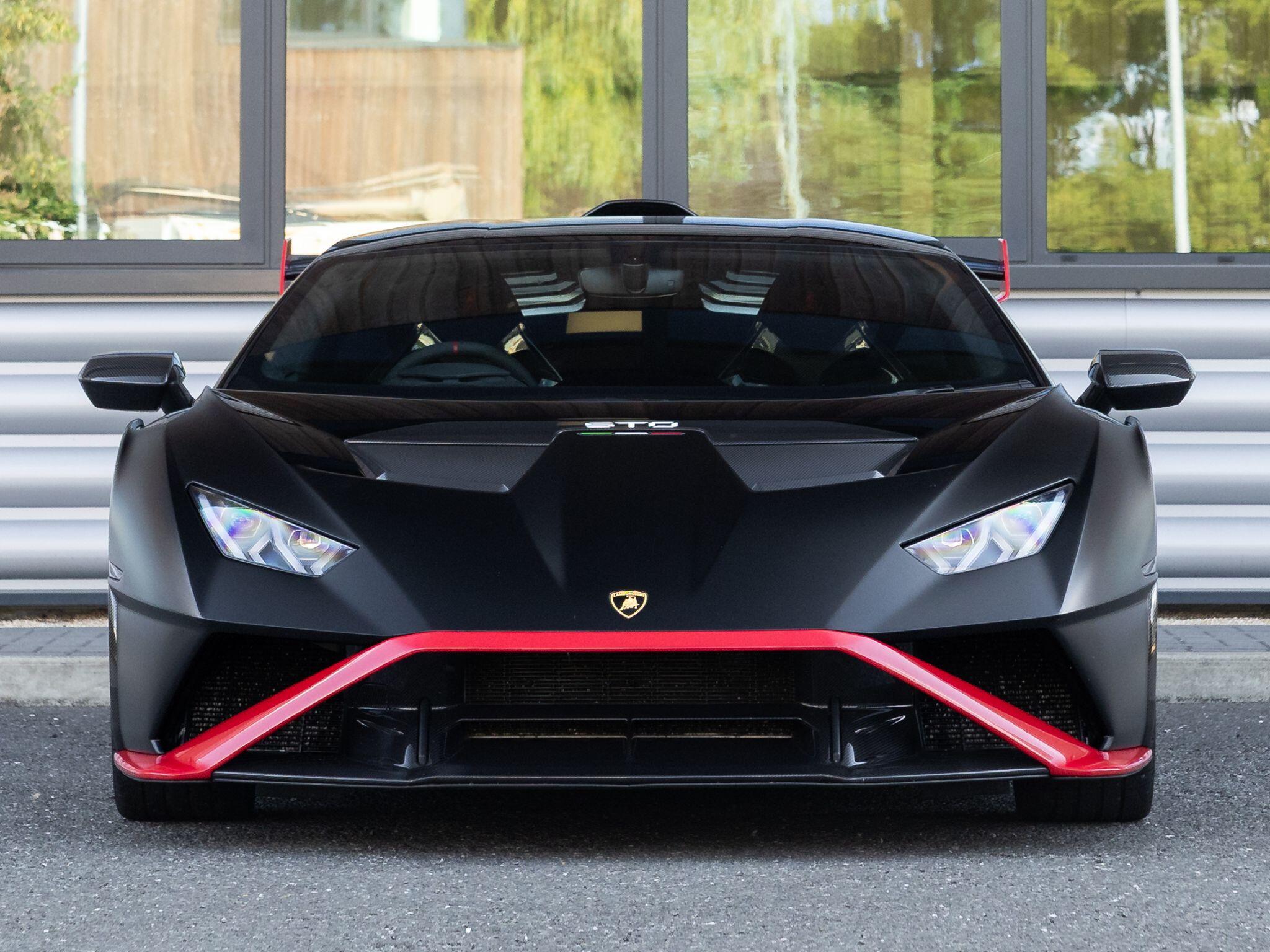 Lamborghini Huracan view 8