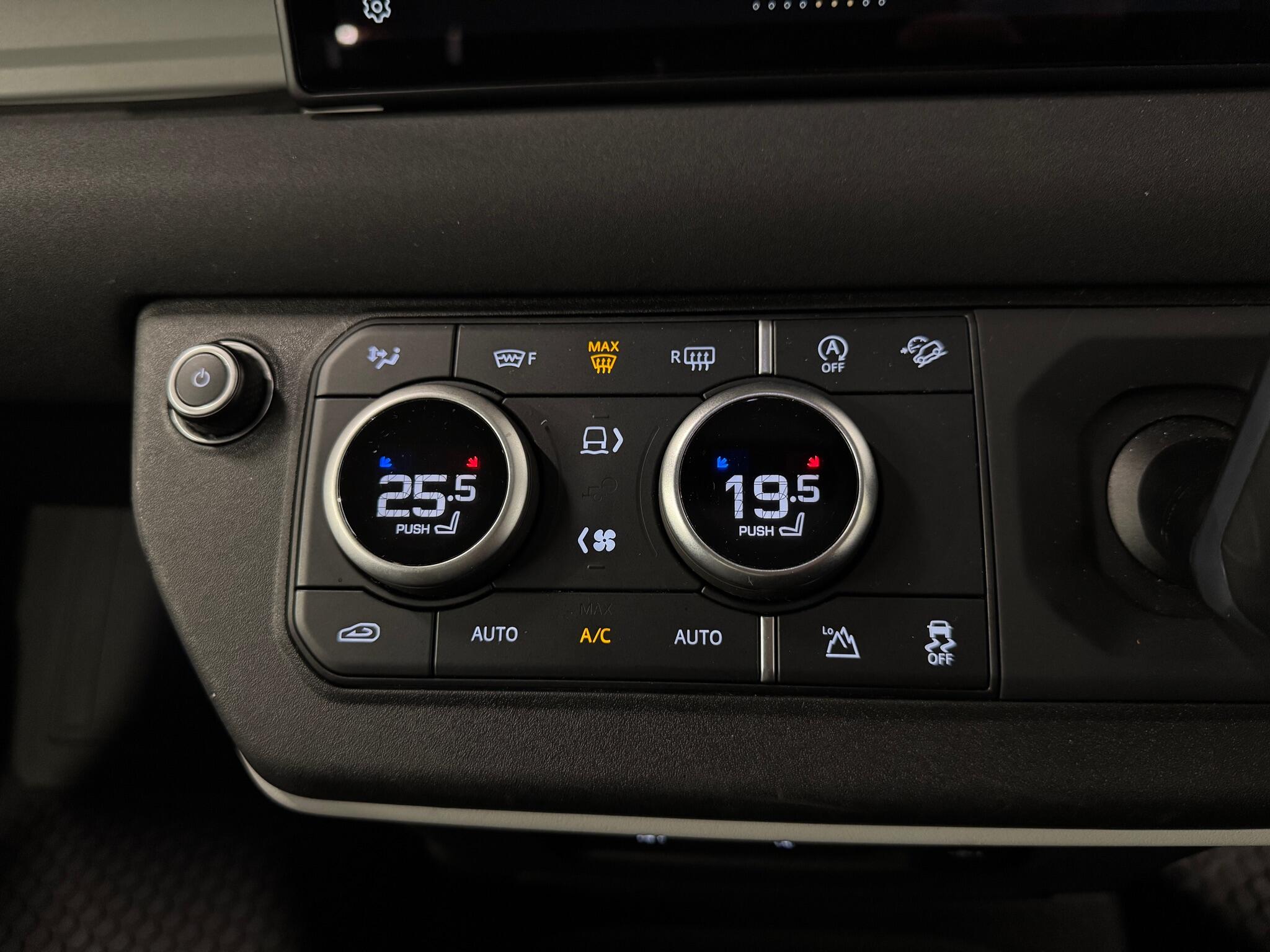Land Rover Defender view 19