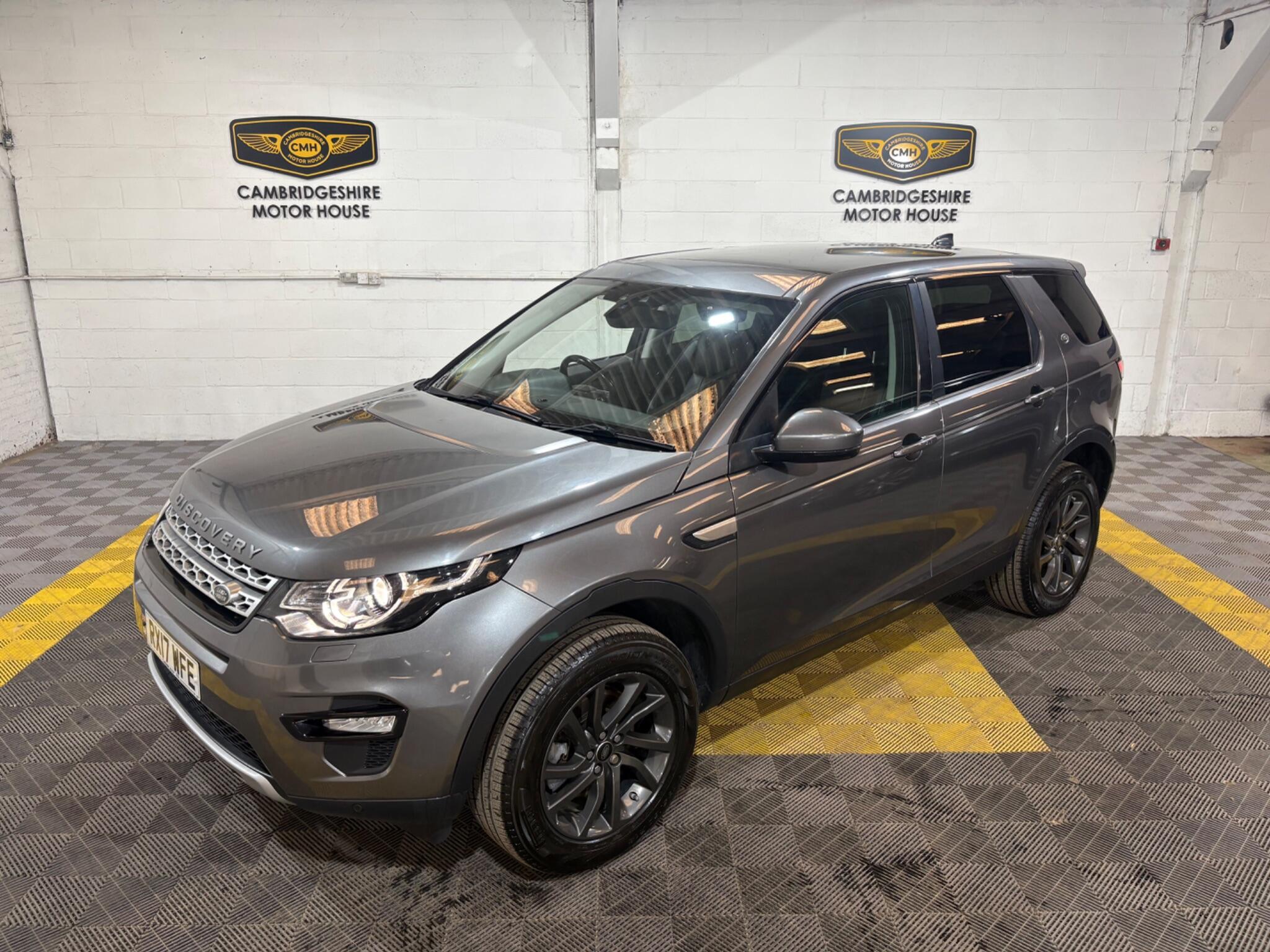 Land Rover Discovery Sport view 3