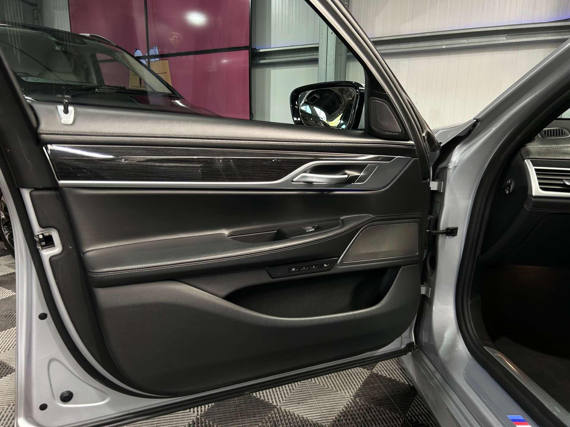 BMW 7 Series view 41