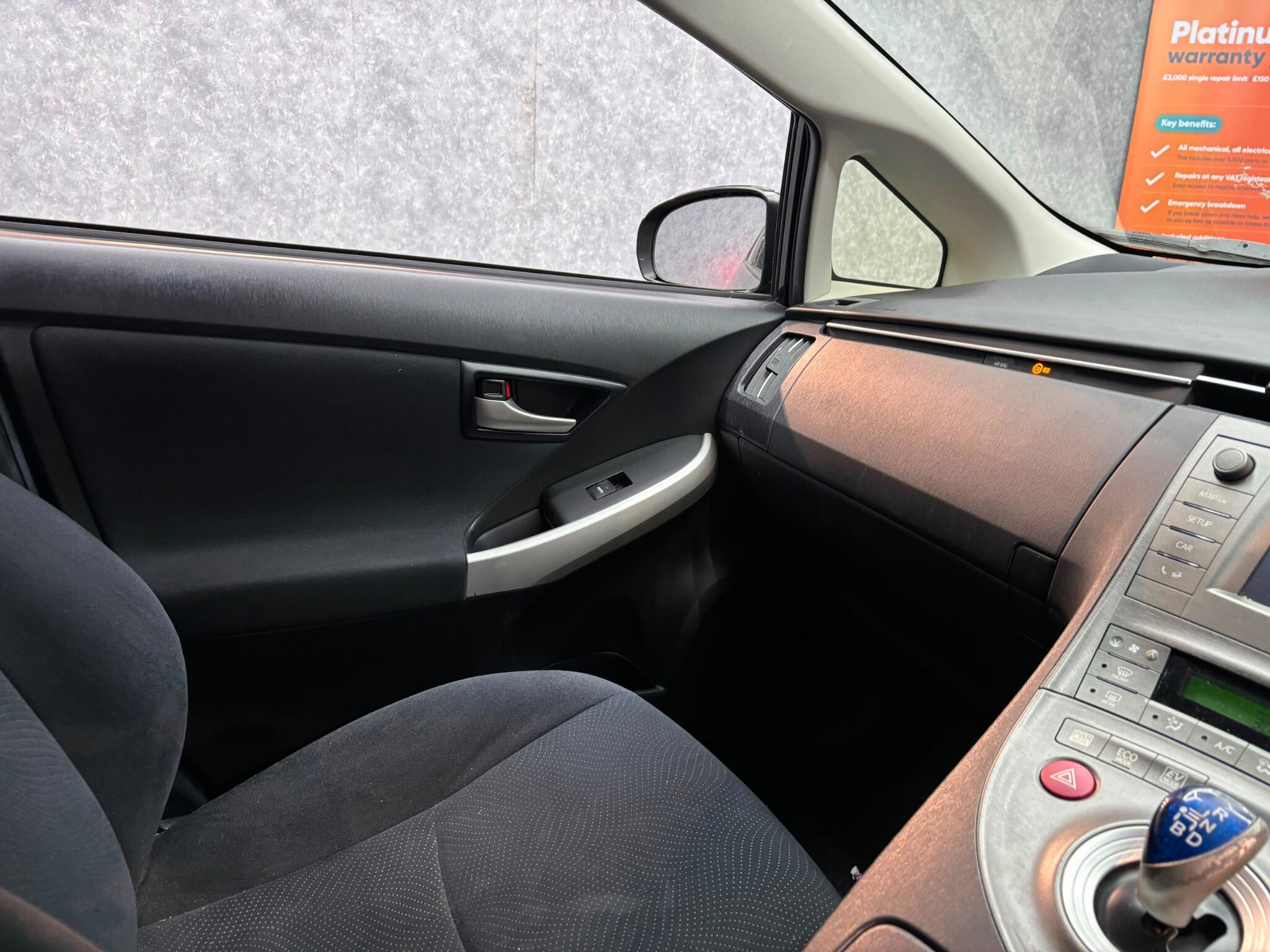Toyota Prius view 9