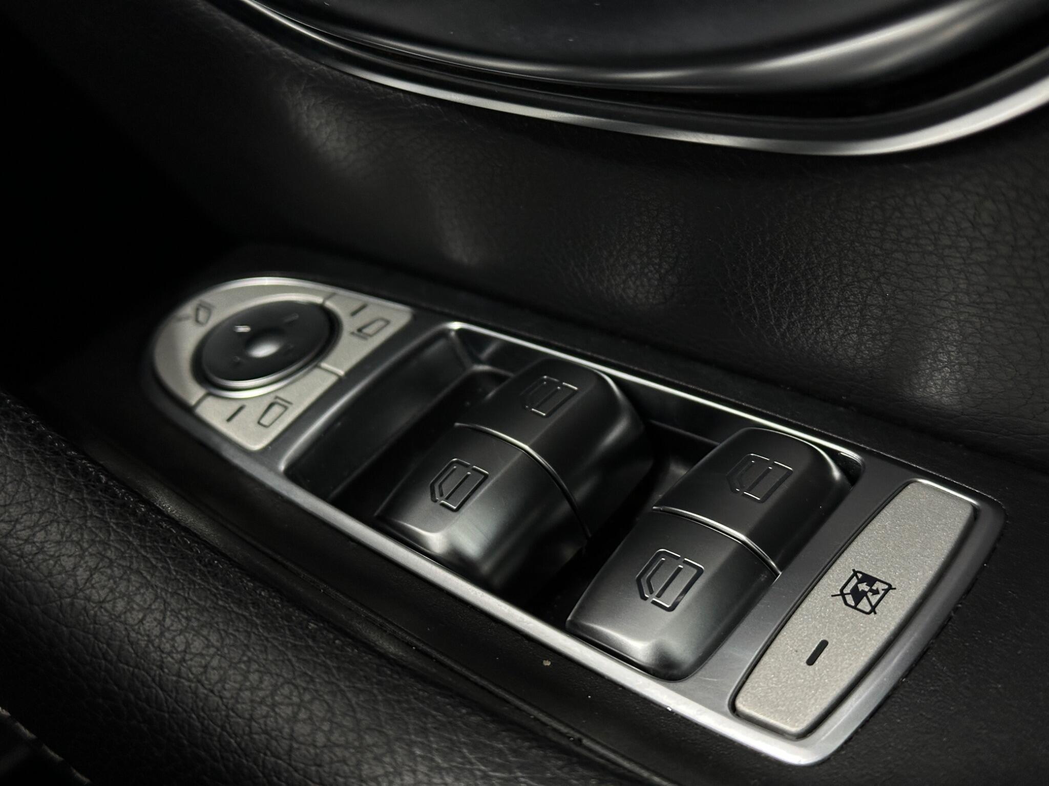 Mercedes-Benz E-Class view 19
