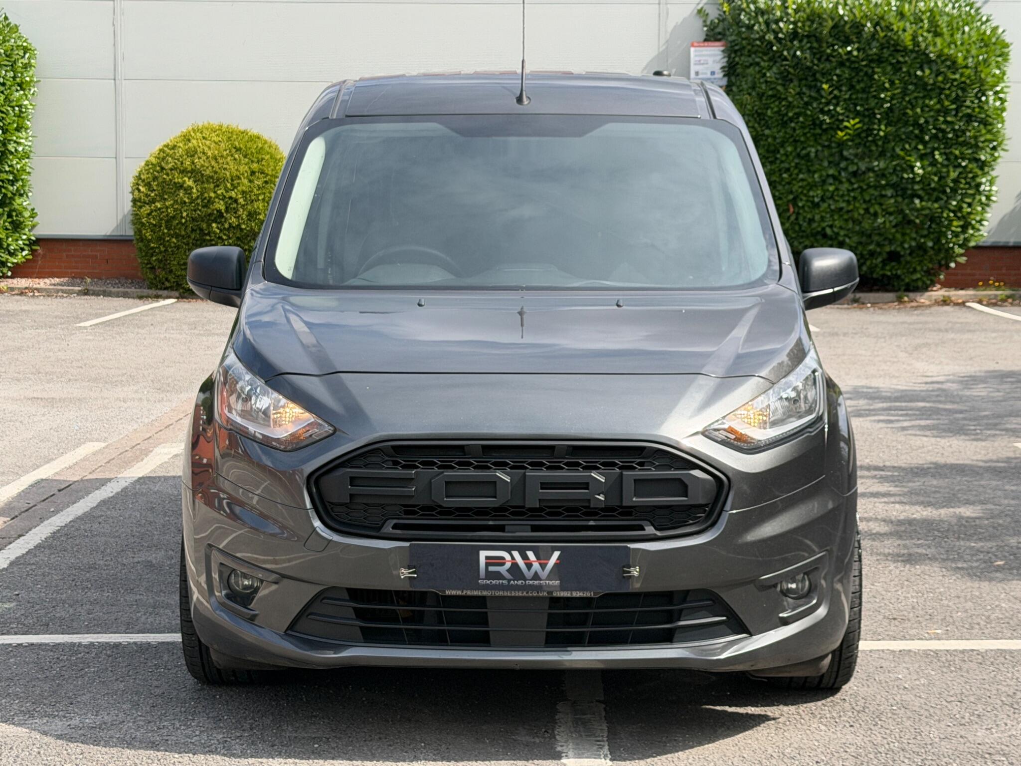 Ford Transit Connect view 15