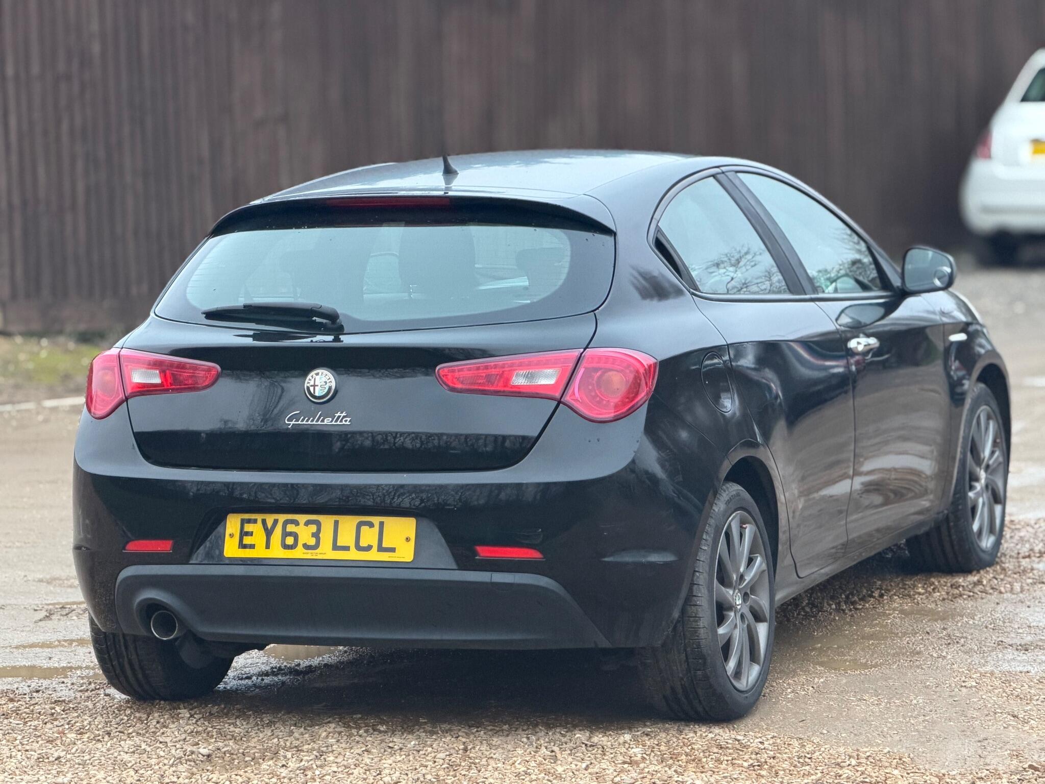 2013 Alfa Romeo Giulietta 1.6 JTDM-2 Collezione Euro 5 (s/s) 5dr image 13