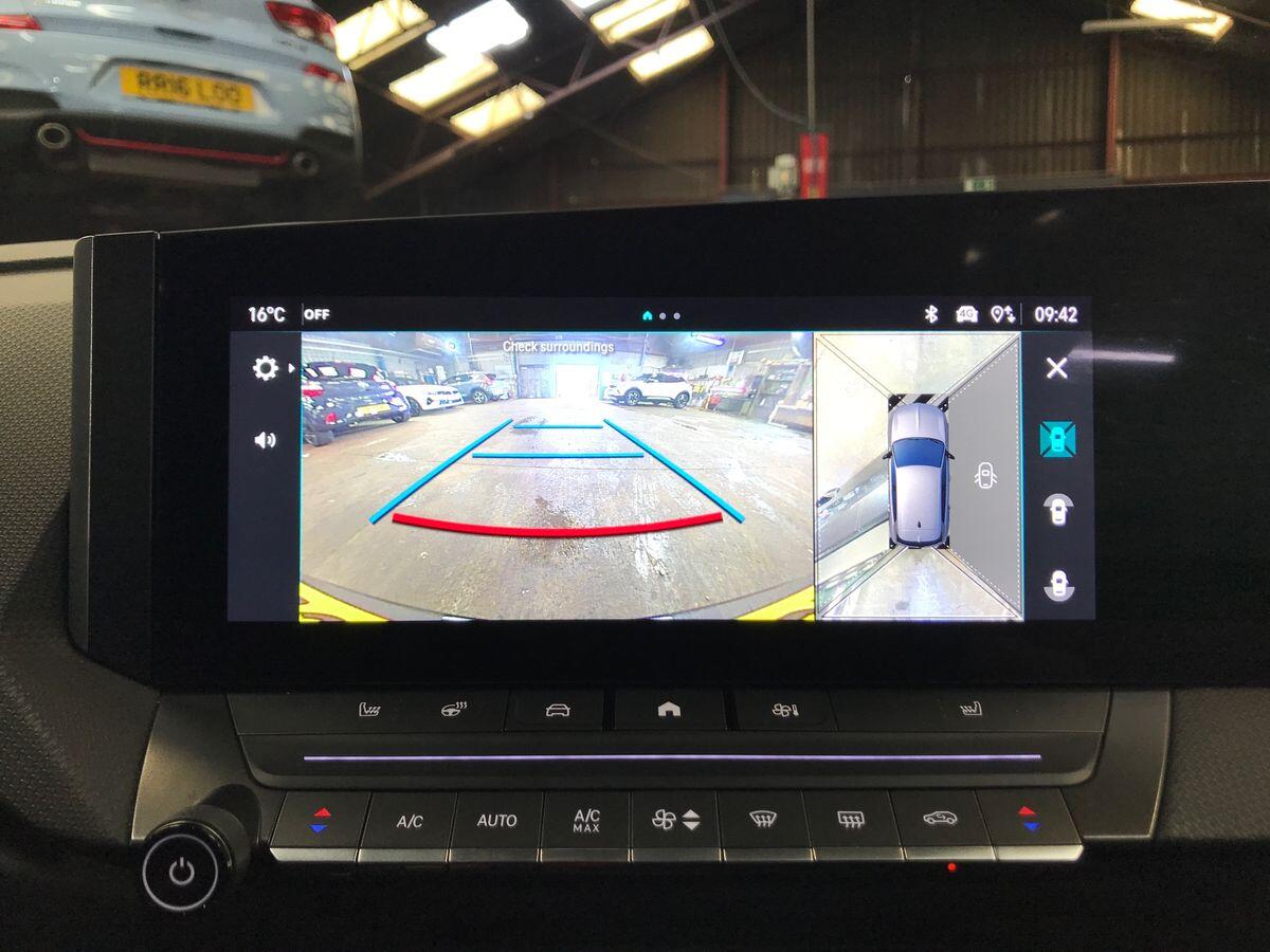 Vauxhall Astra view 17