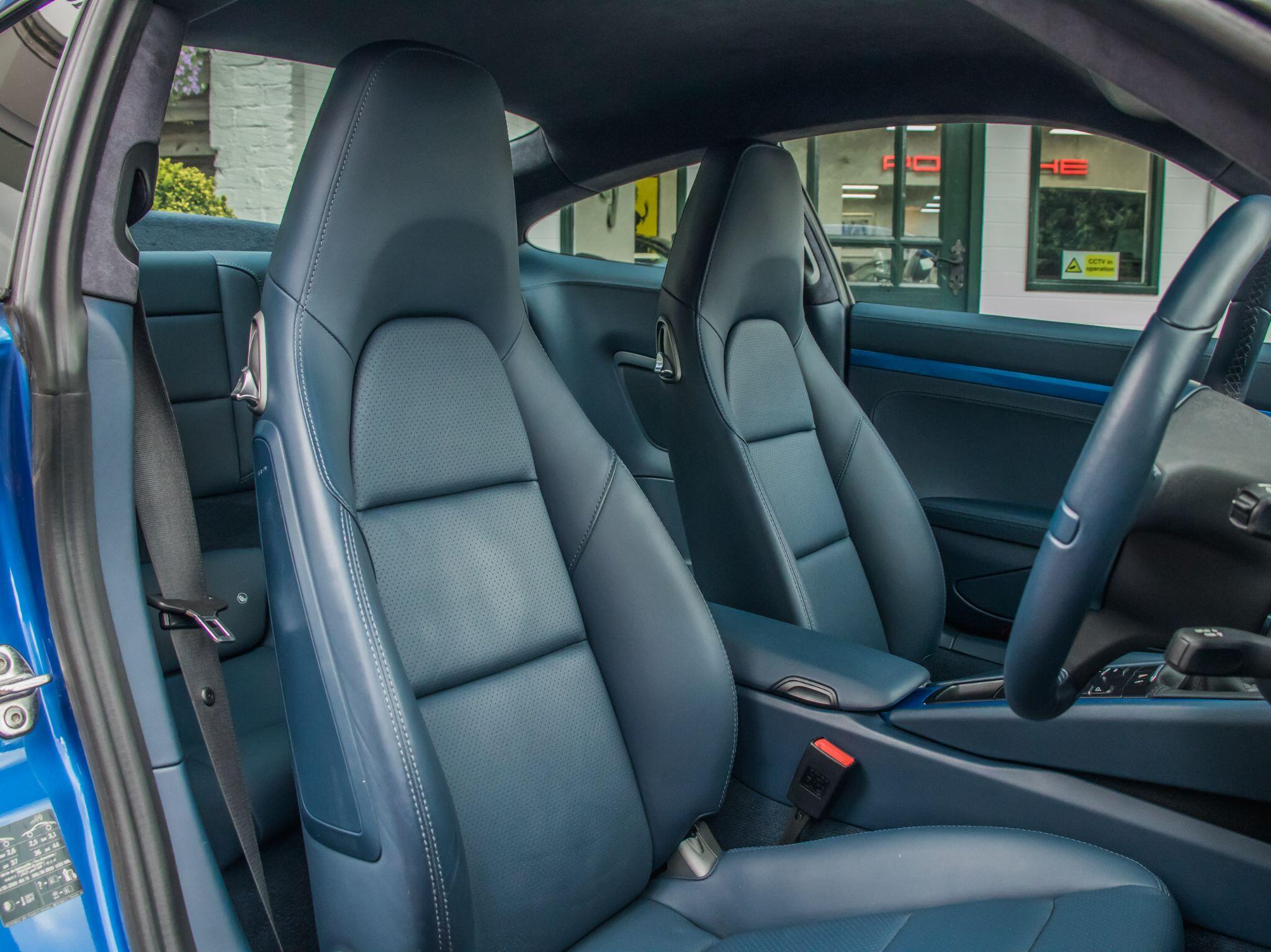 Porsche 911 view 17
