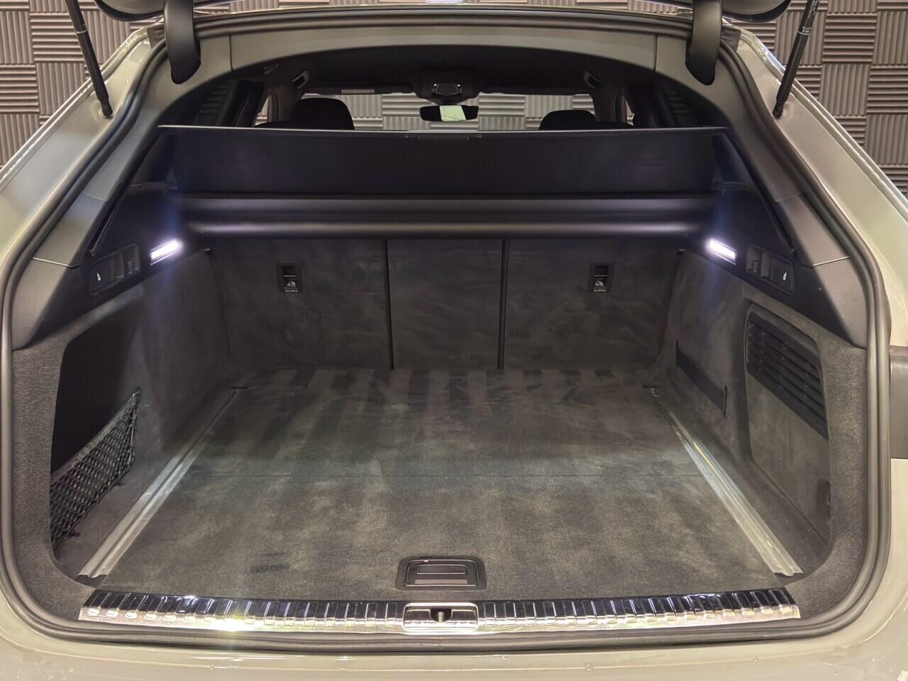 Audi RS6 Avant view 32
