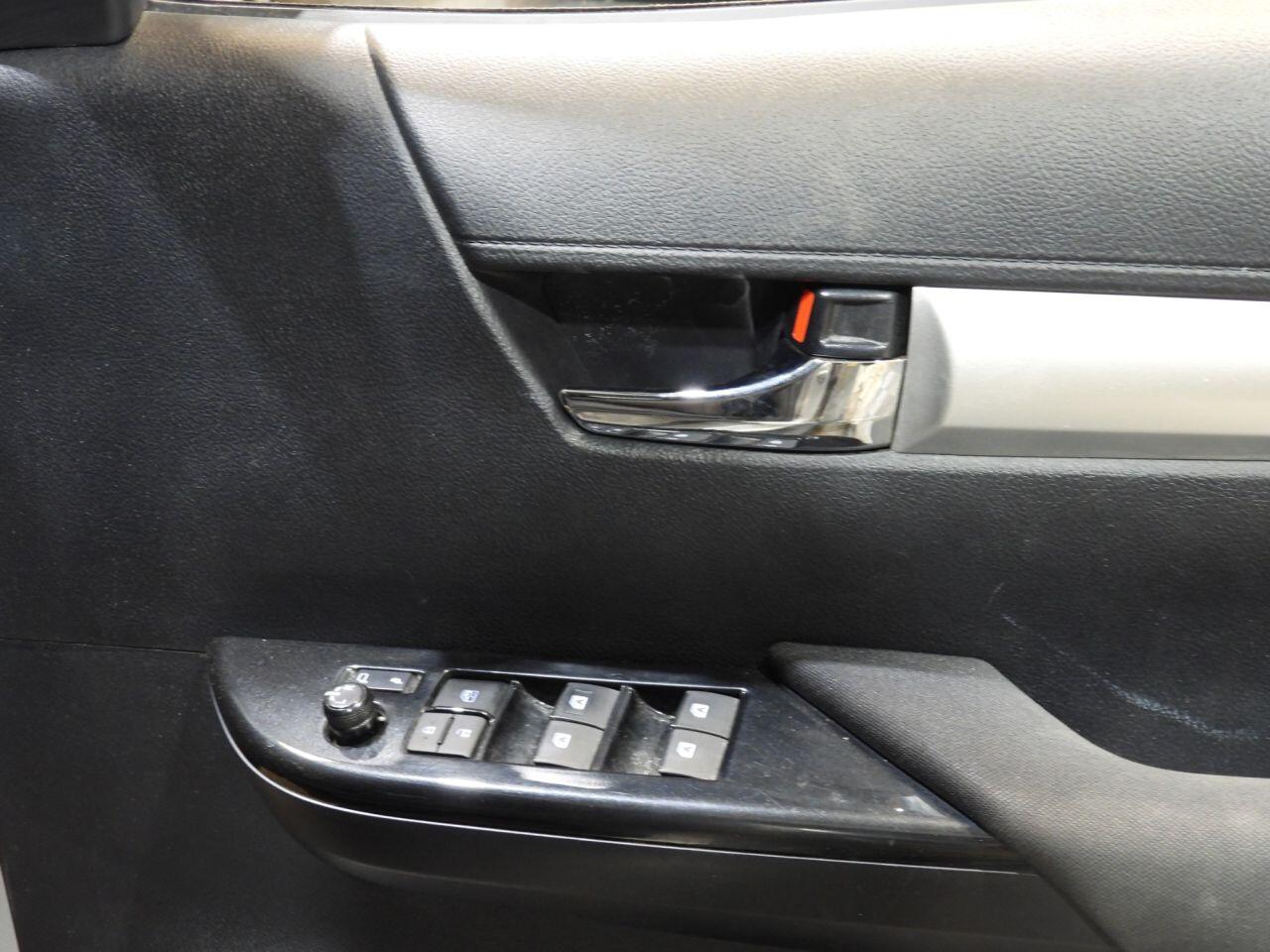Toyota Hilux view 28