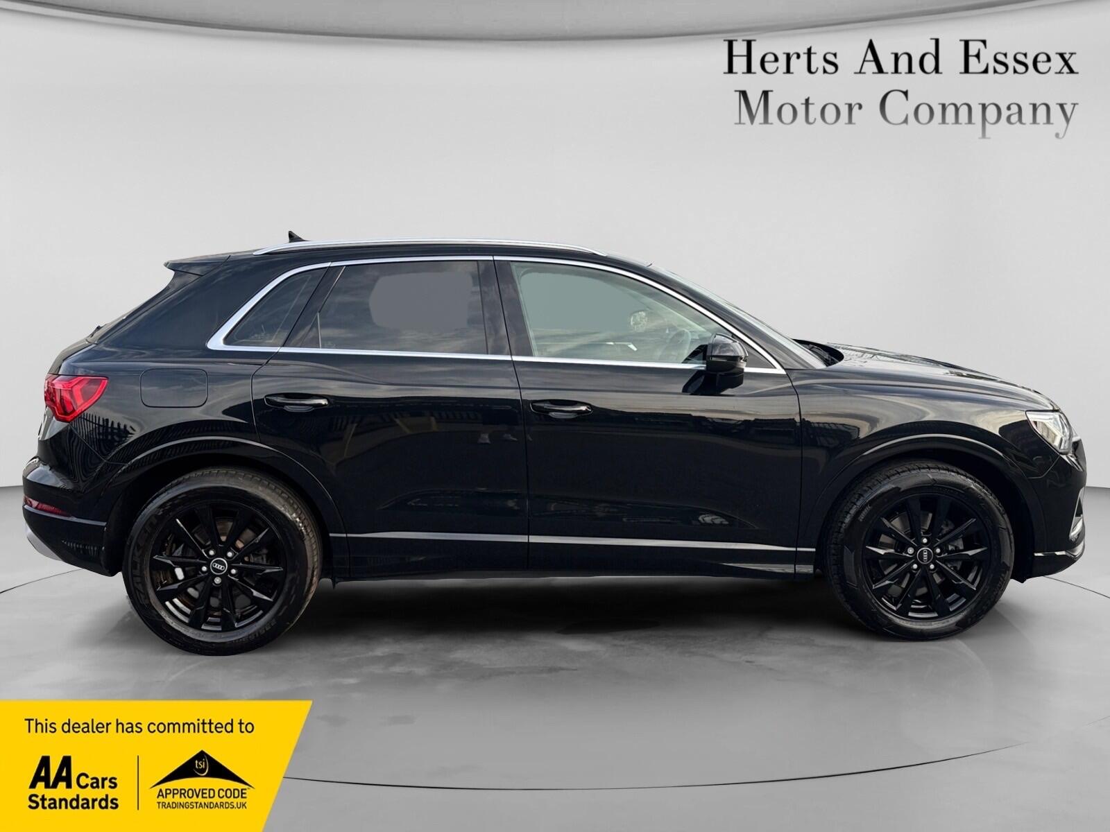 Audi Q3 view 7