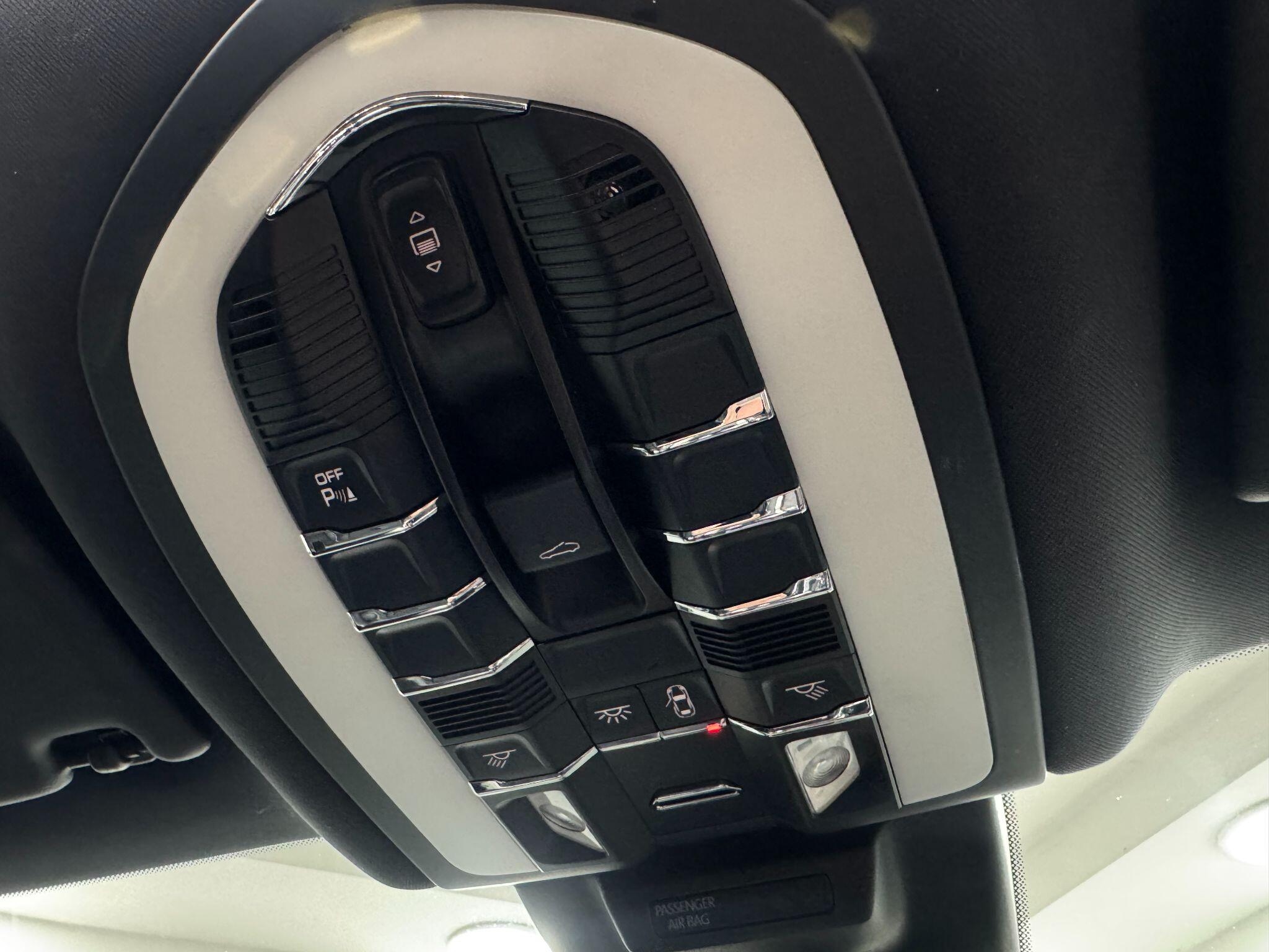 Porsche Macan view 27