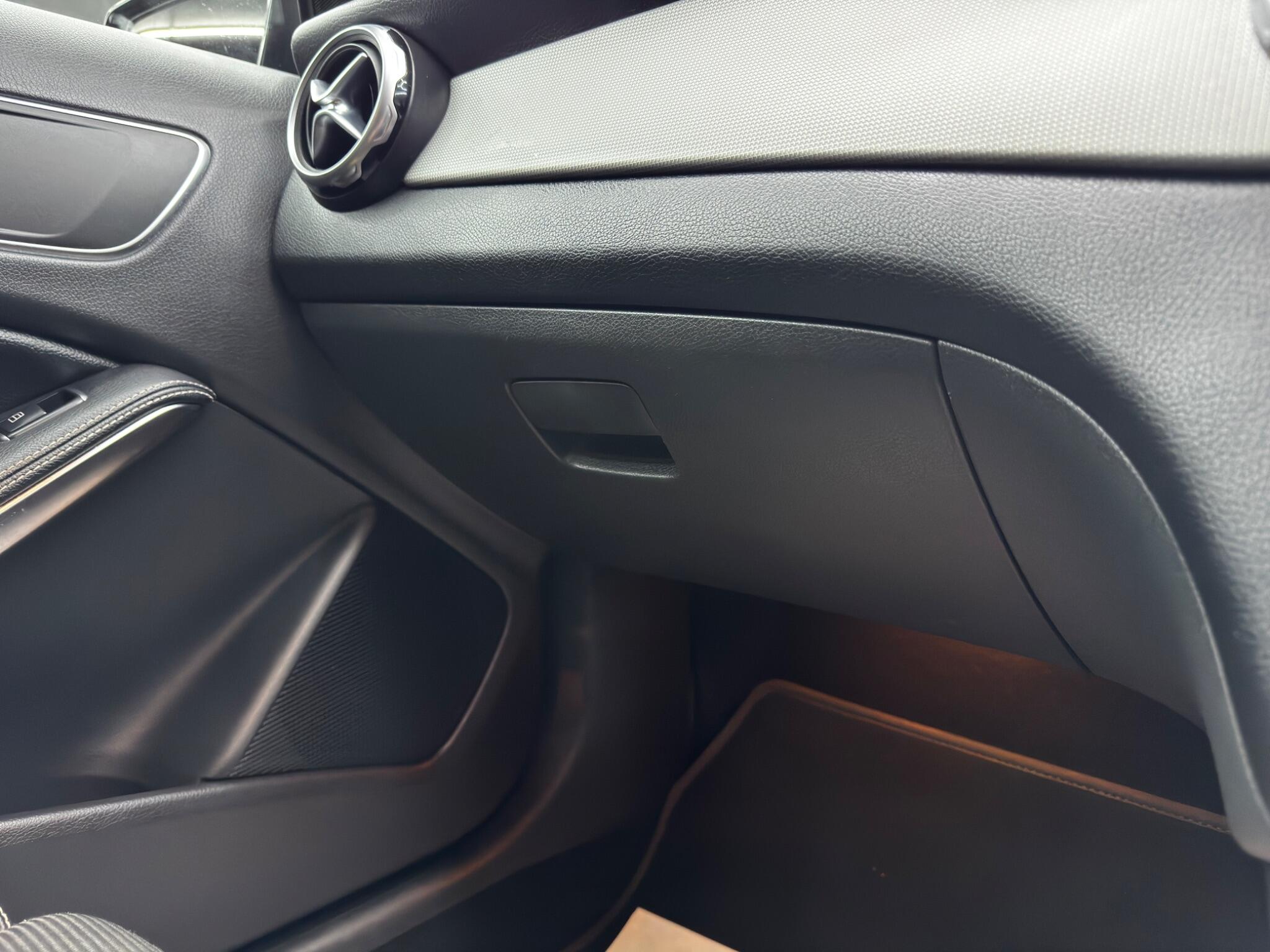 Mercedes-Benz Gla view 35