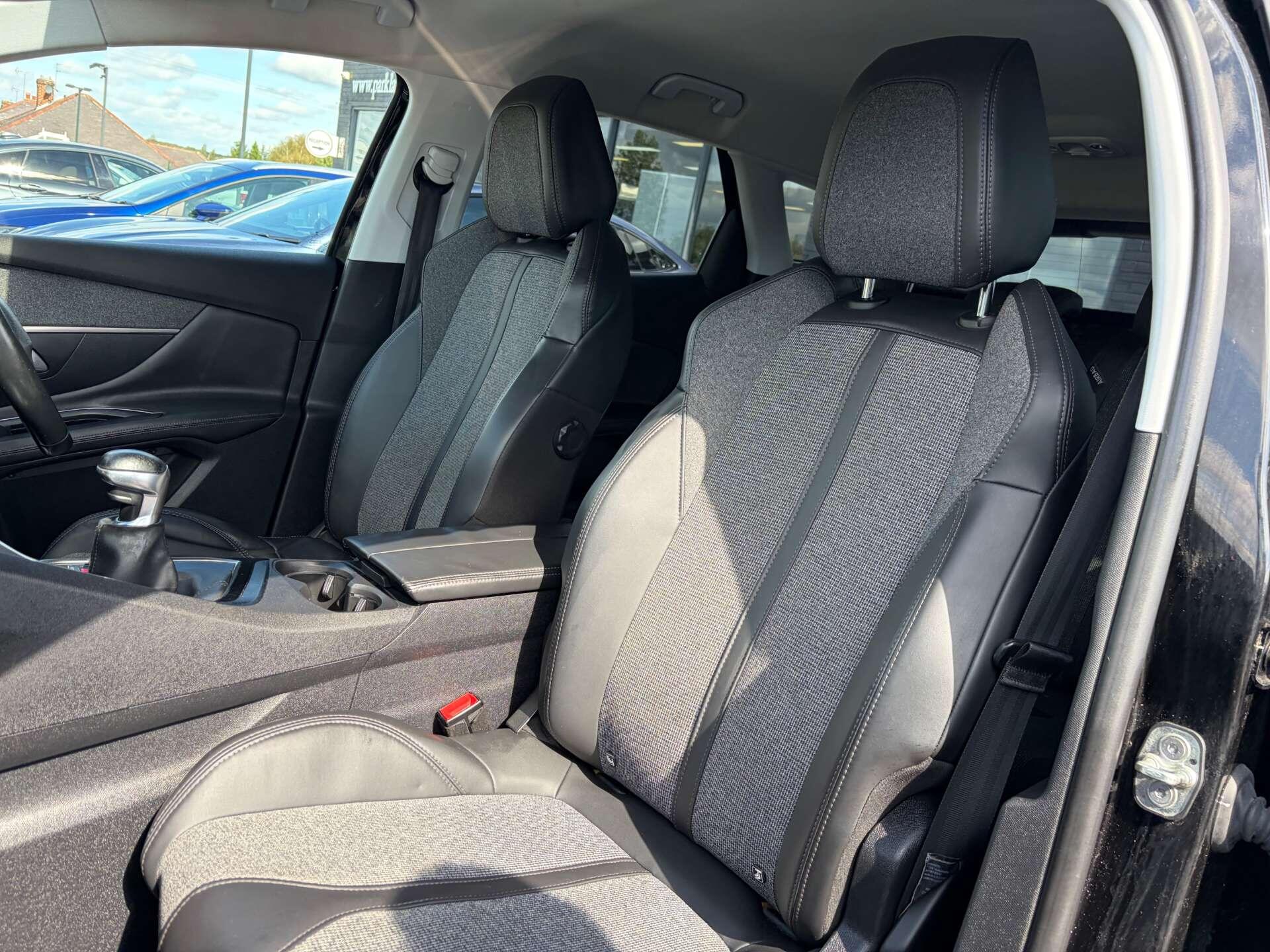 Peugeot 3008 view 17