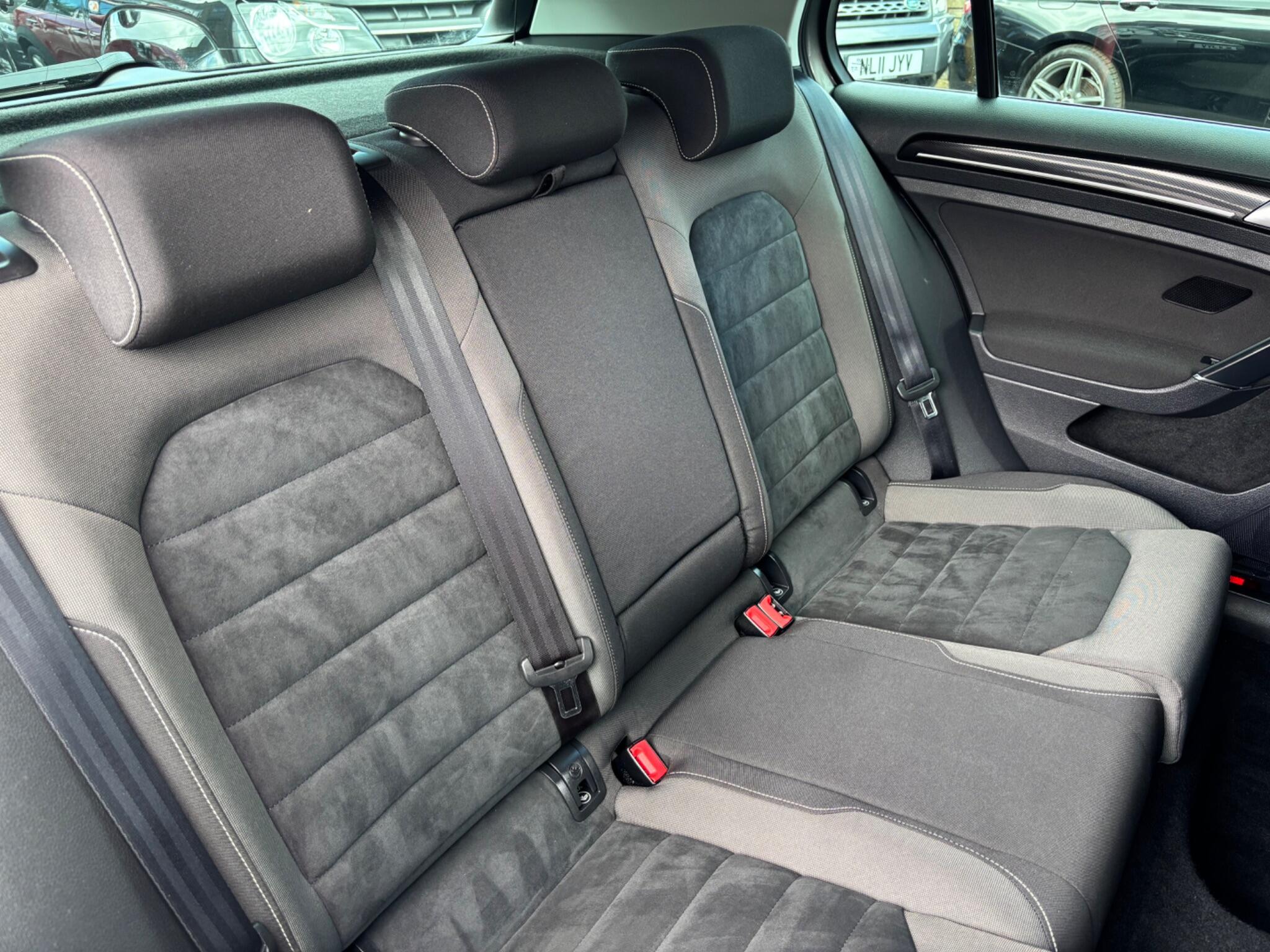 Volkswagen Golf view 17