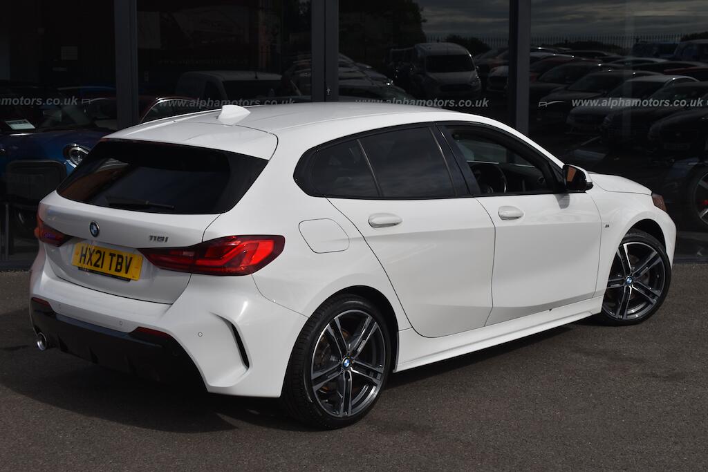 BMW 1 Series view 4
