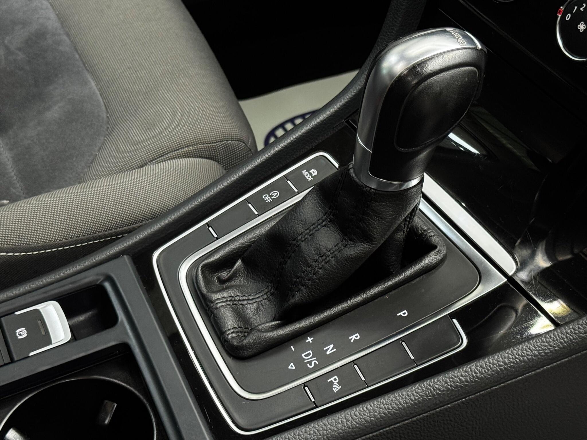 Volkswagen Golf view 8