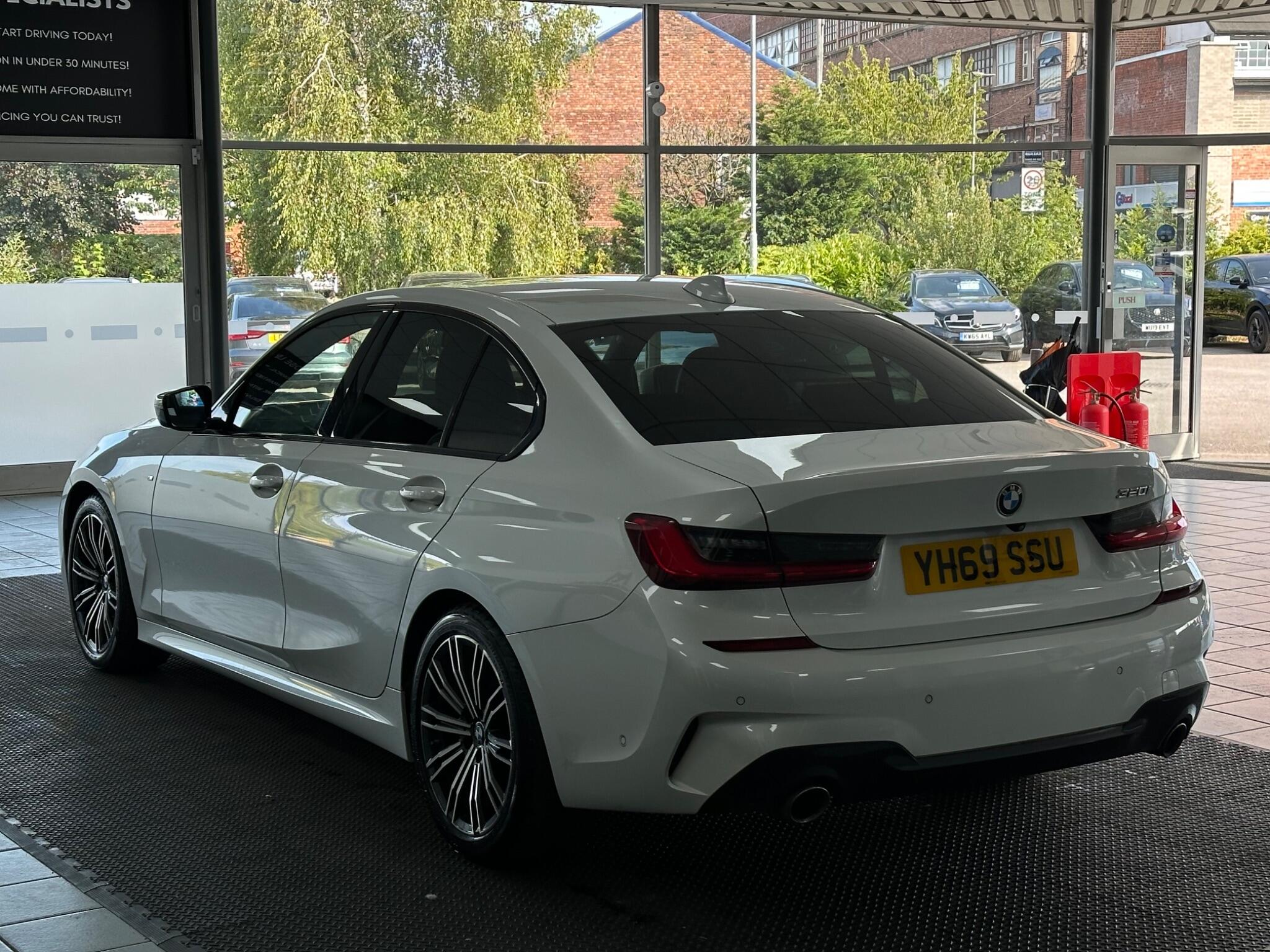 BMW 3 Series view 10