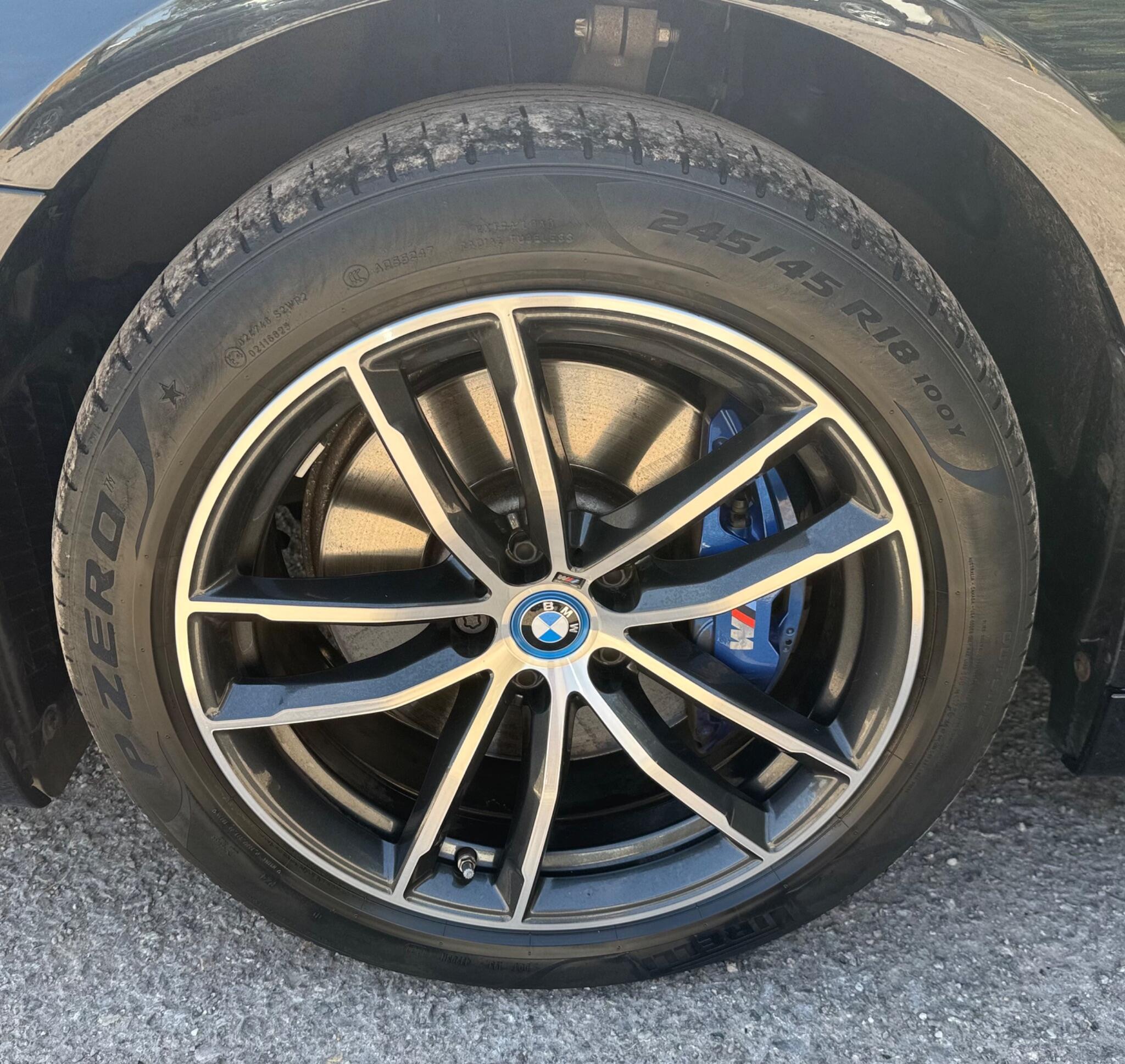 BMW 5 Series view 23