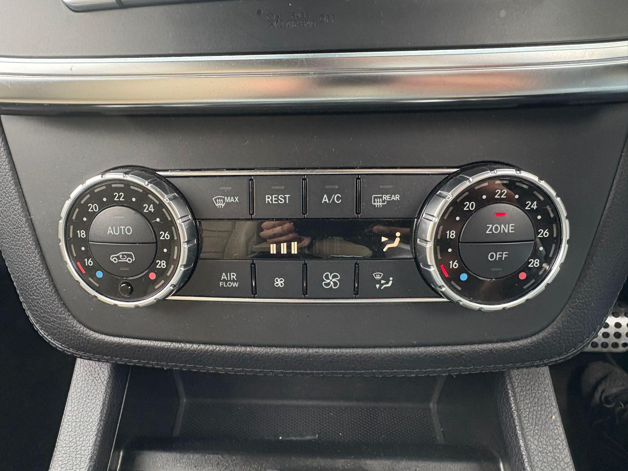 Mercedes-Benz M-Class view 22