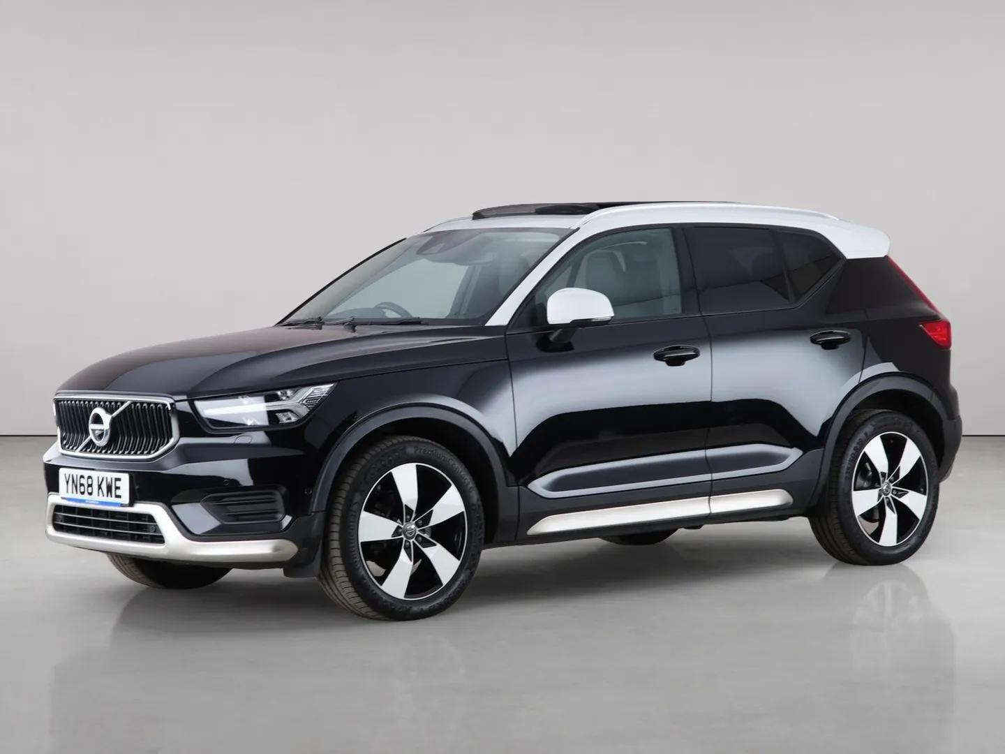 Volvo XC40 view 2