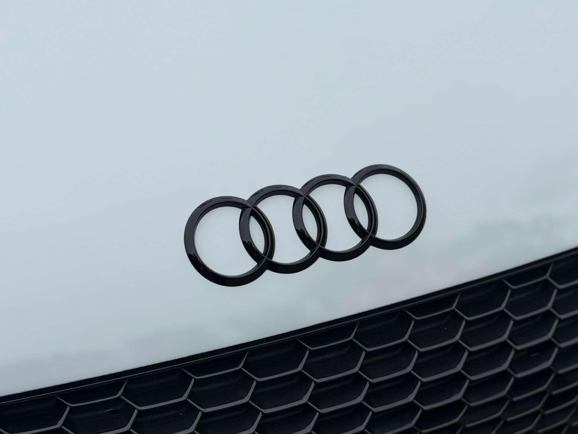 Audi R8 view 9