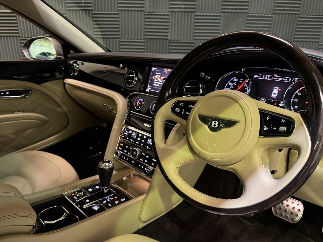 Bentley Mulsanne view 30