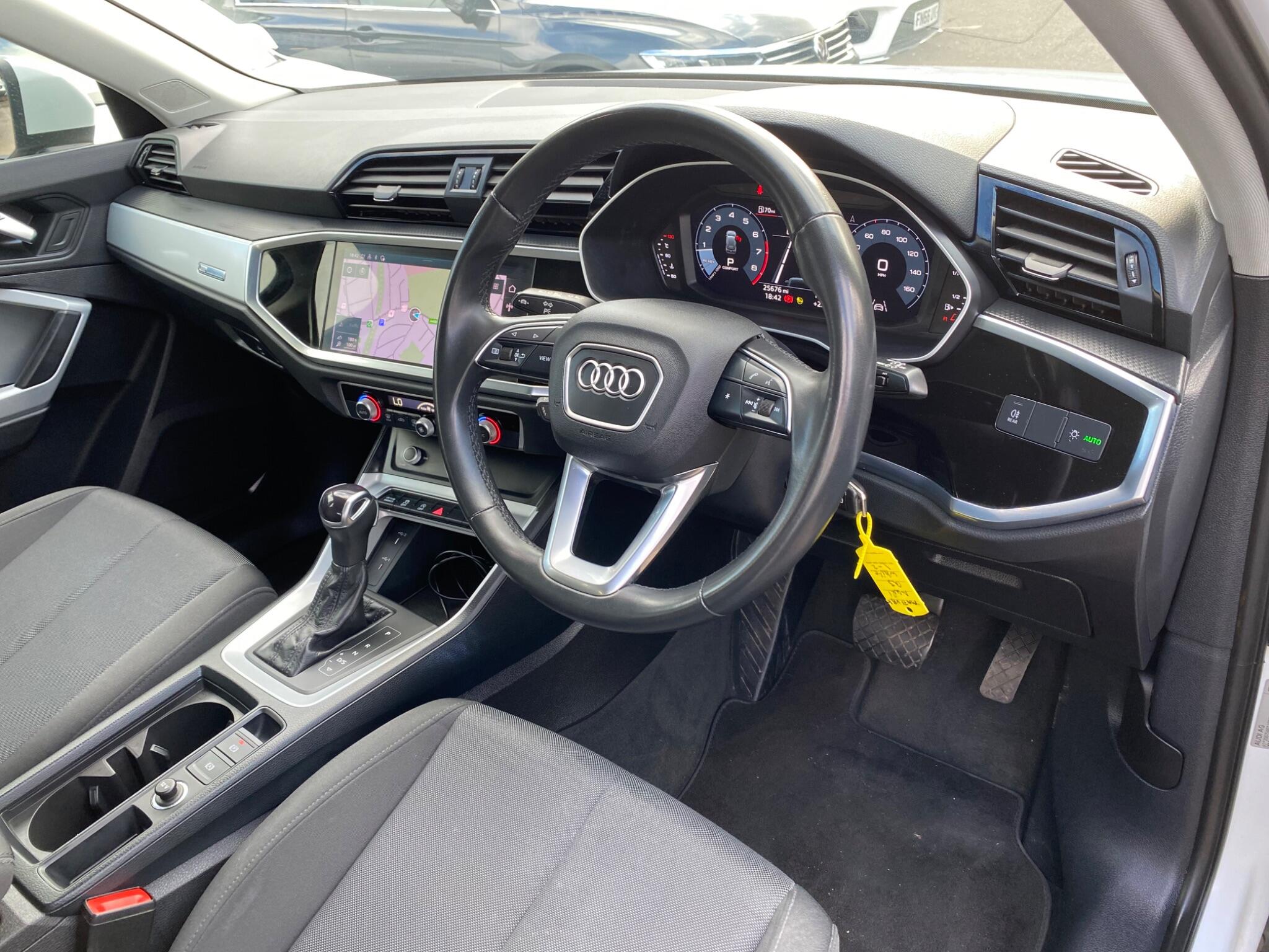 Audi Q3 view 17