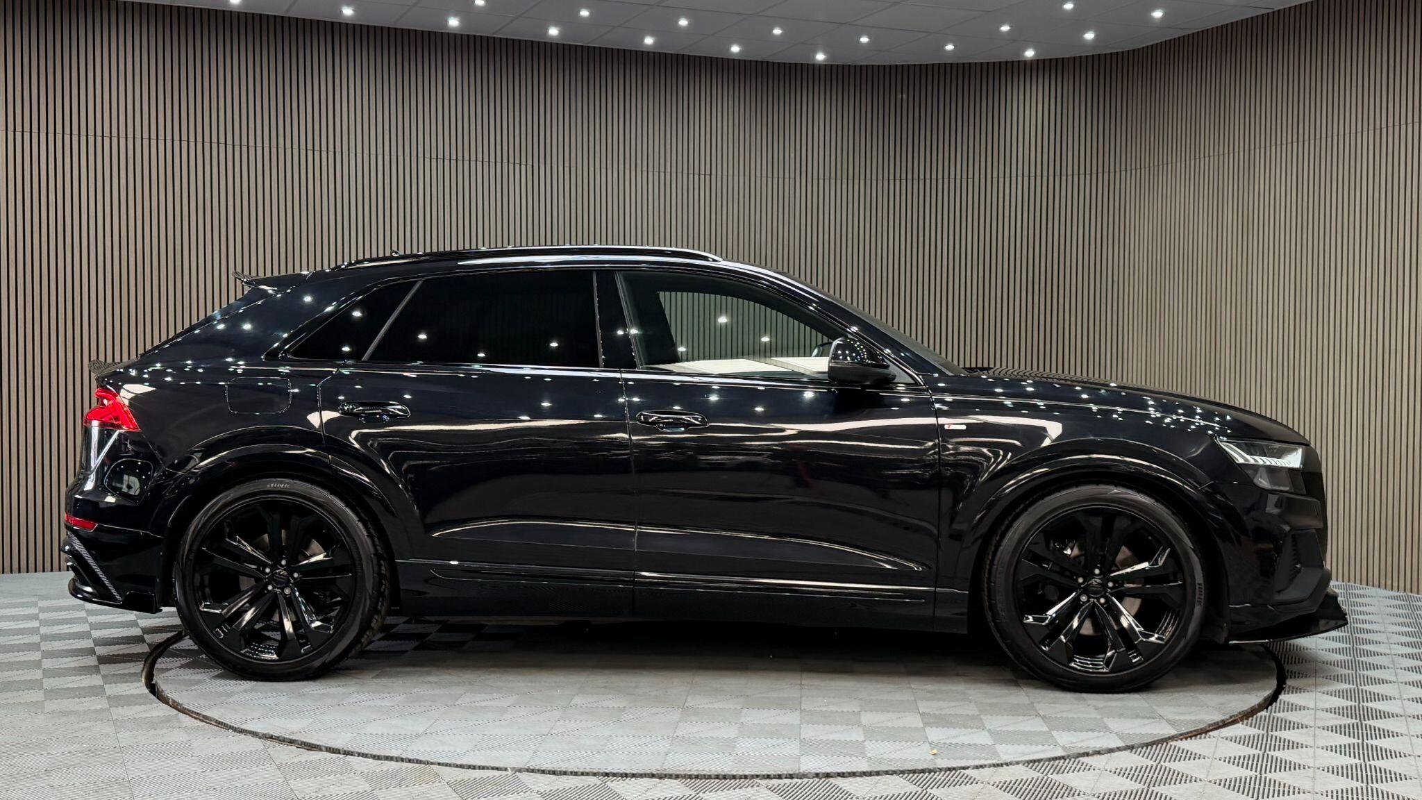 Audi Q8 view 38