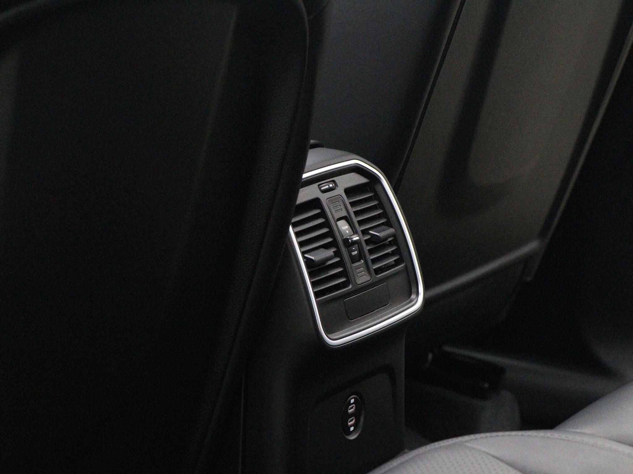 Porsche Macan view 29