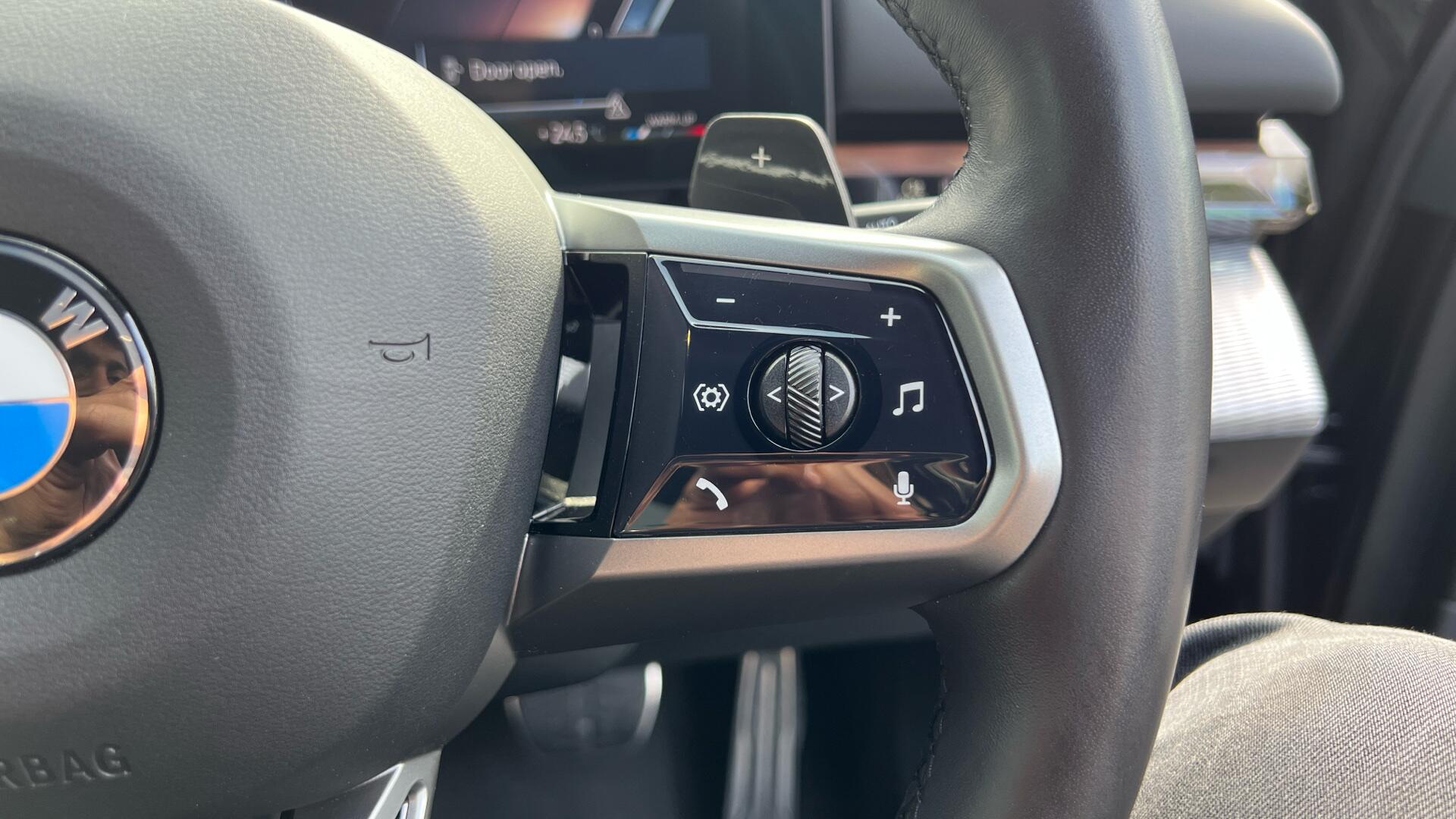 BMW 5 Series view 18