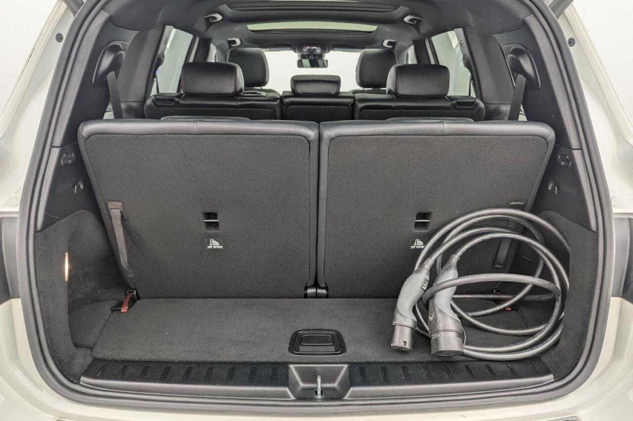 Mercedes-Benz Eqb view 24