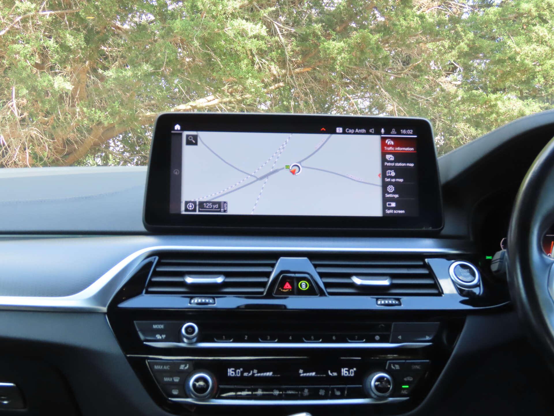 BMW 5 Series view 10