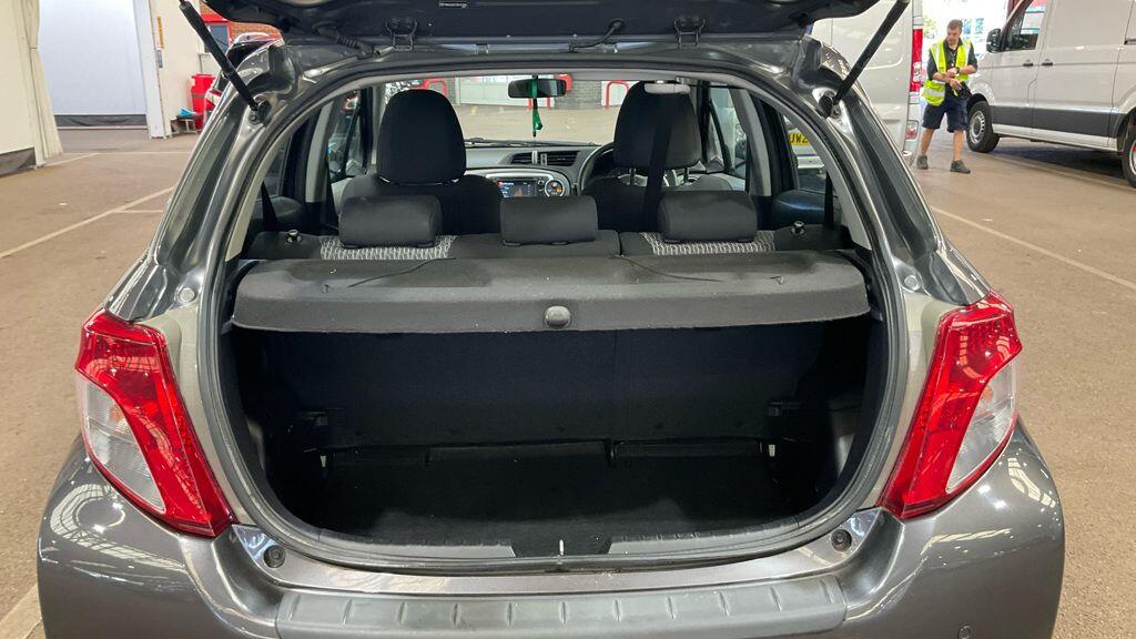 Toyota Yaris view 17