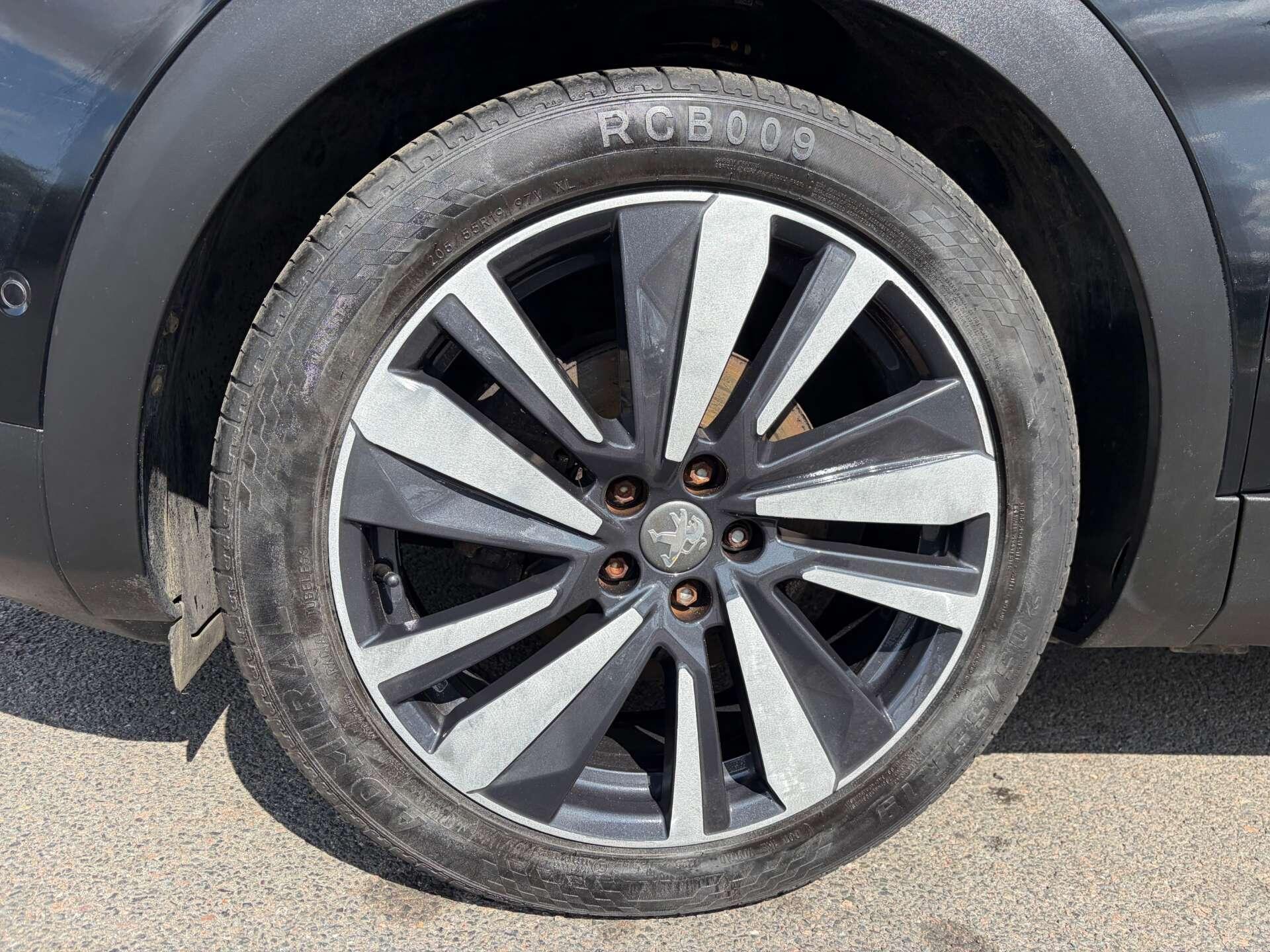 Peugeot 5008 view 11