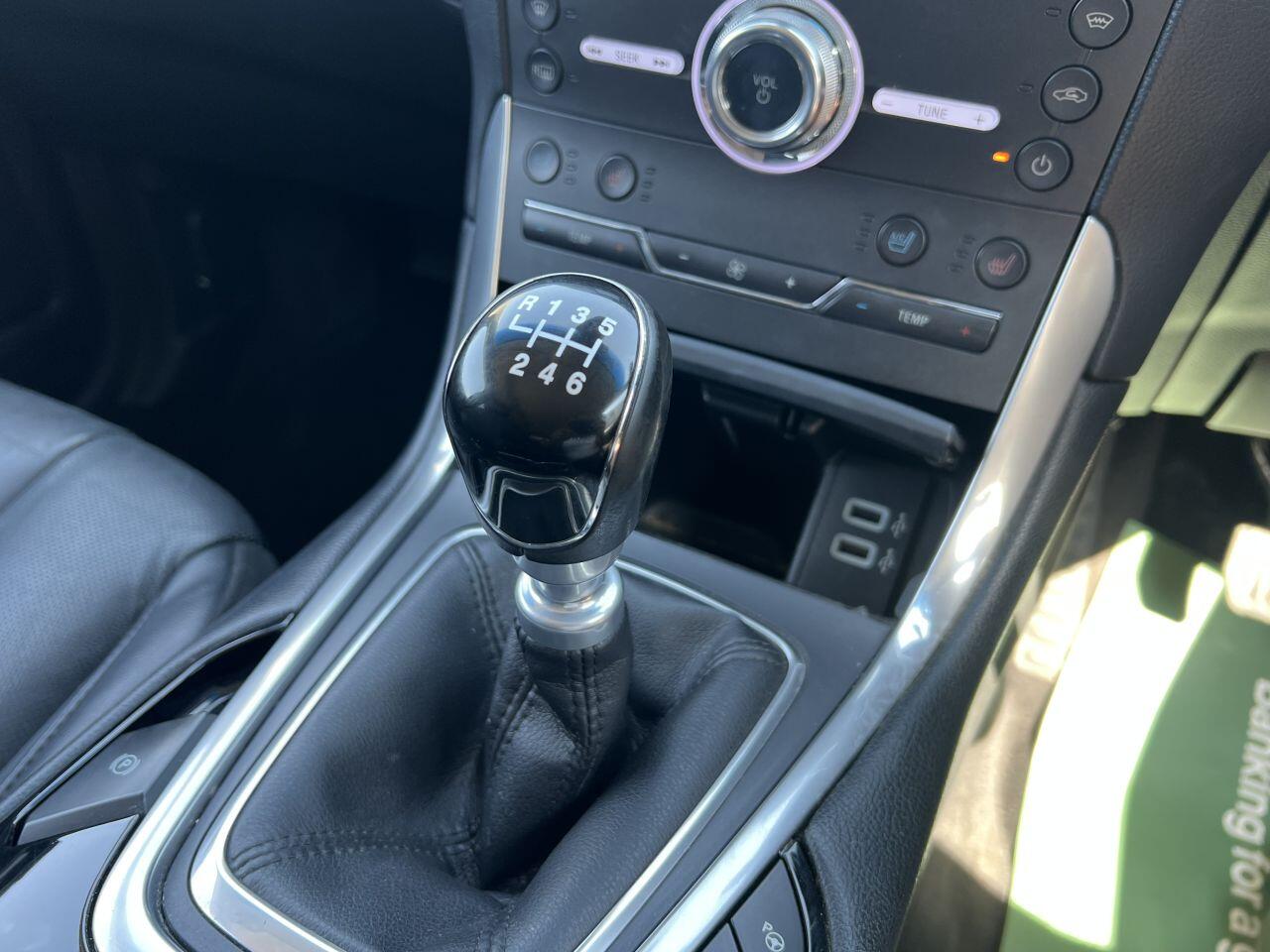 Ford Edge view 40