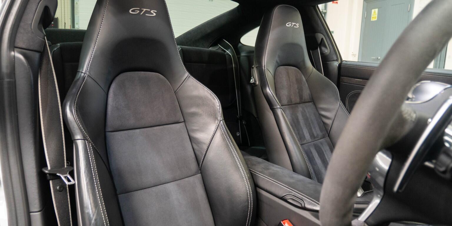 Porsche 911 view 15