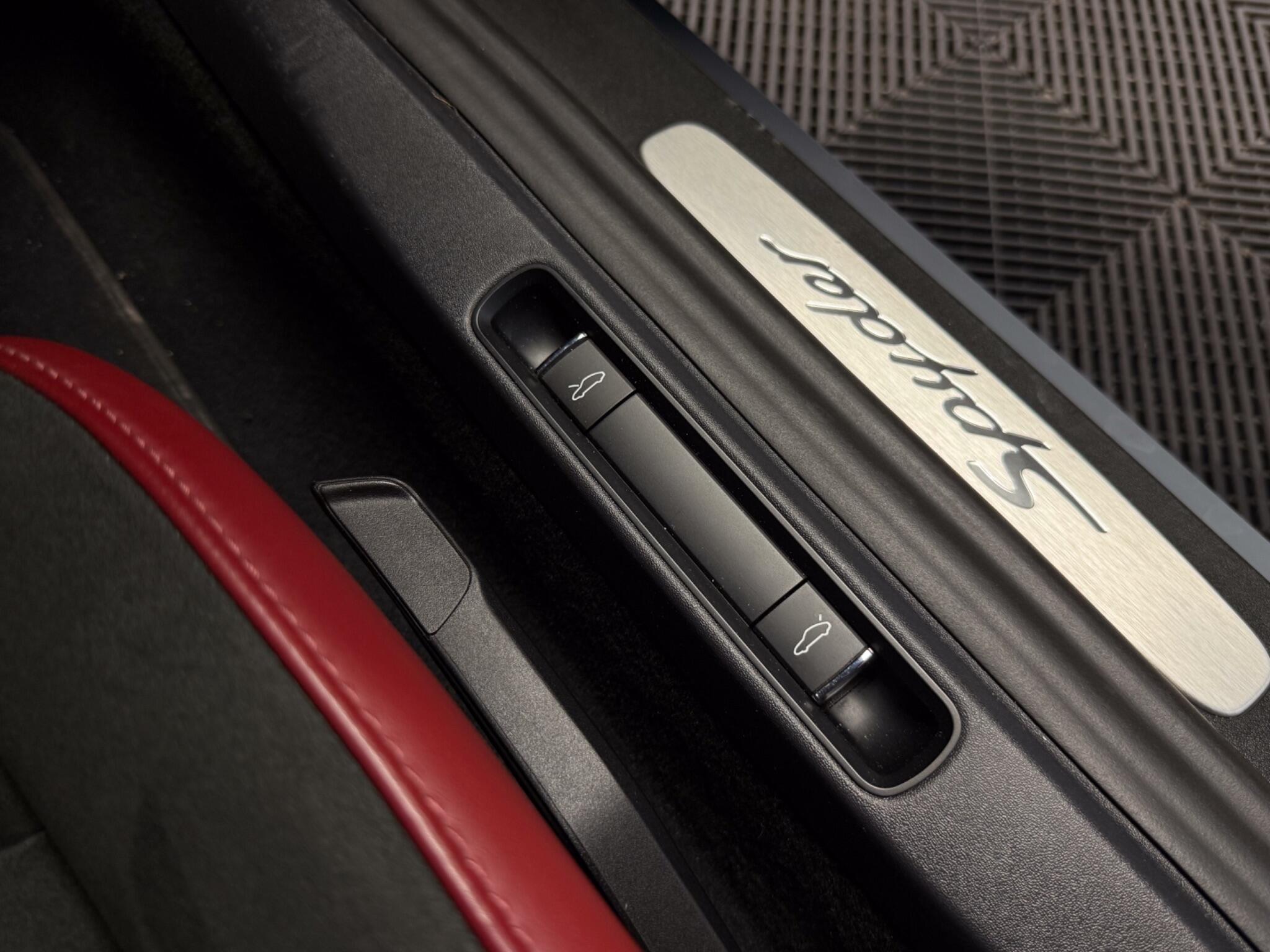 Porsche 718 Spyder view 51