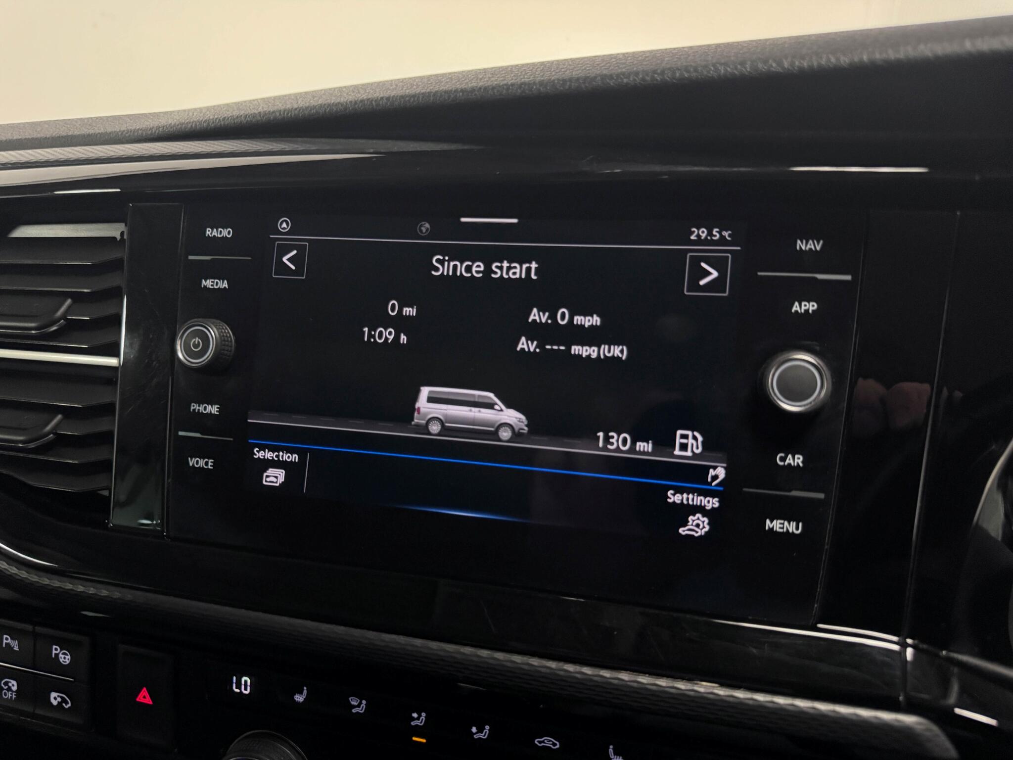 Volkswagen Caravelle view 48