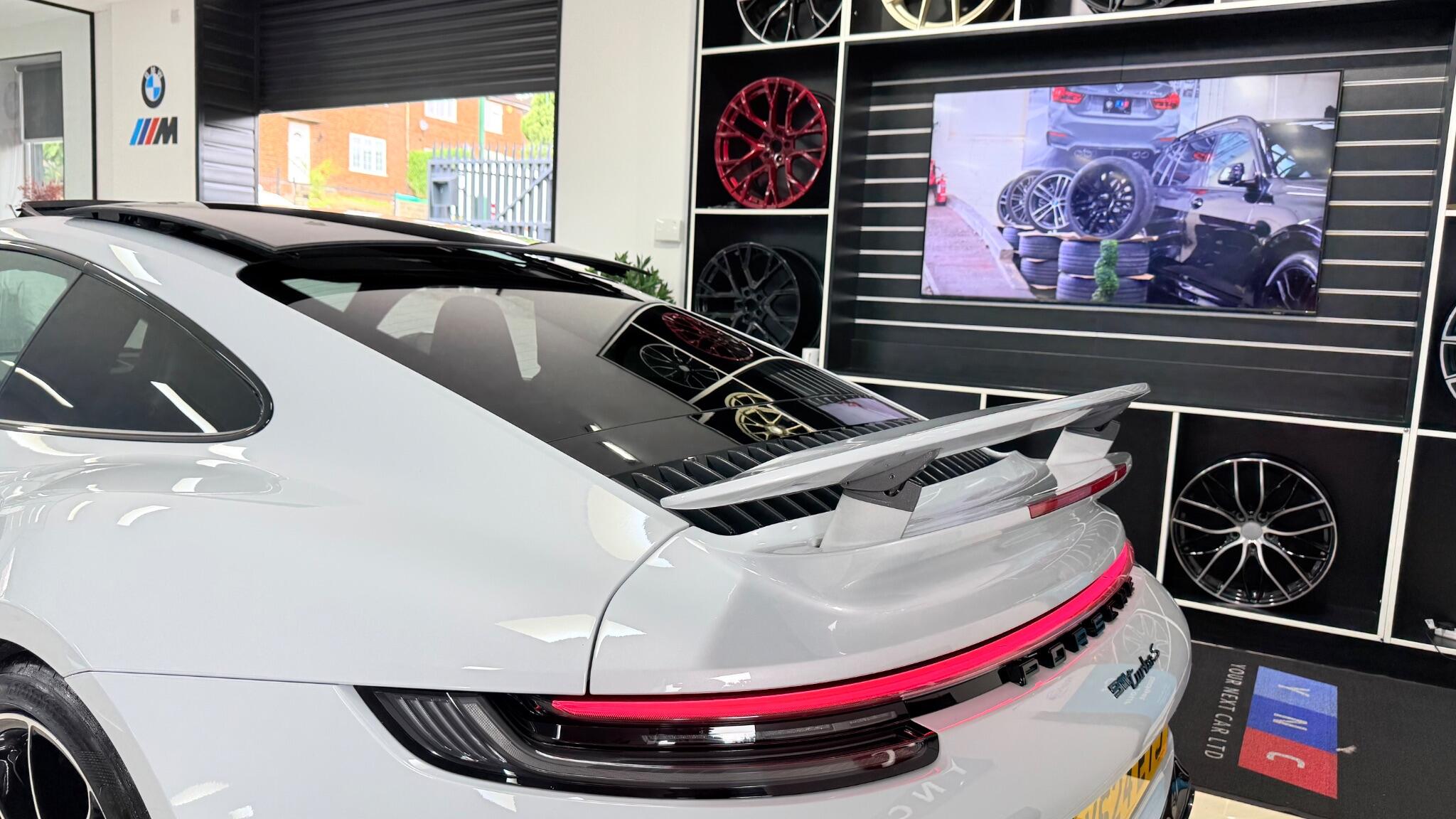 Porsche 911 view 4