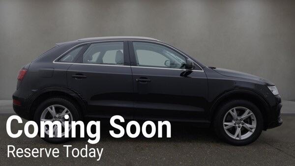 Audi Q3 view 19