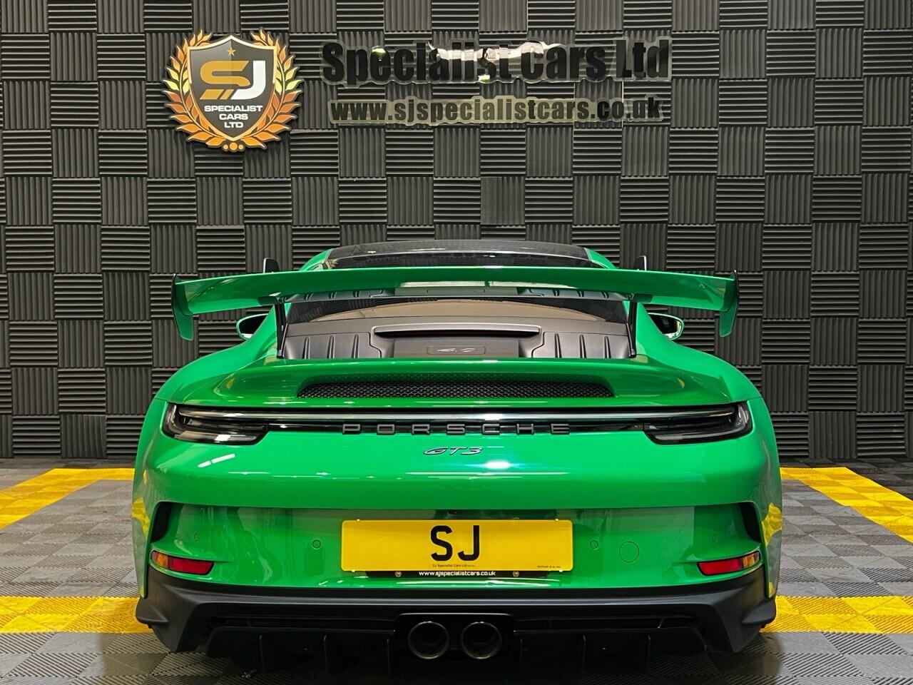 Porsche 911 view 3